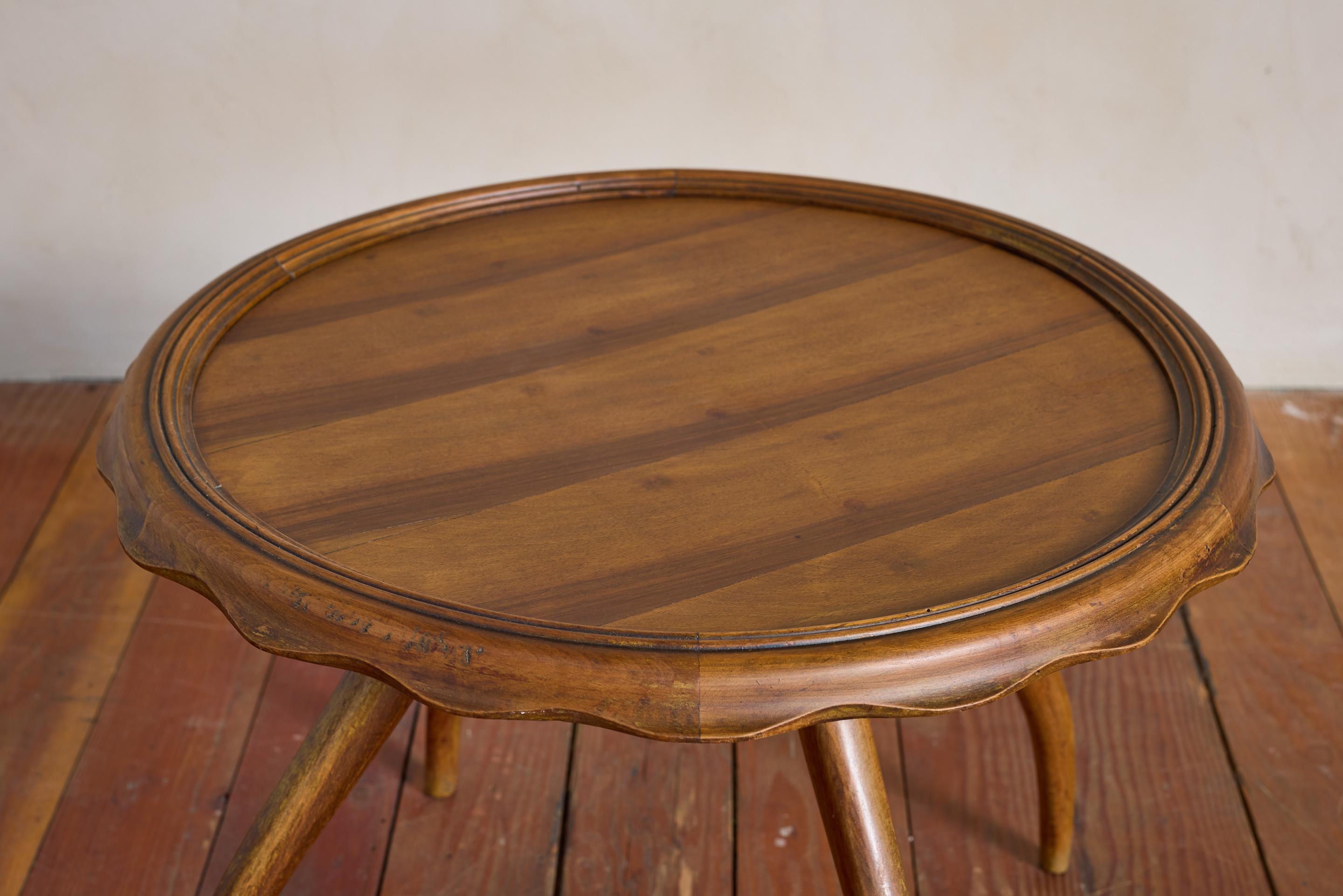 Italian Scalloped Side Table im Angebot 2