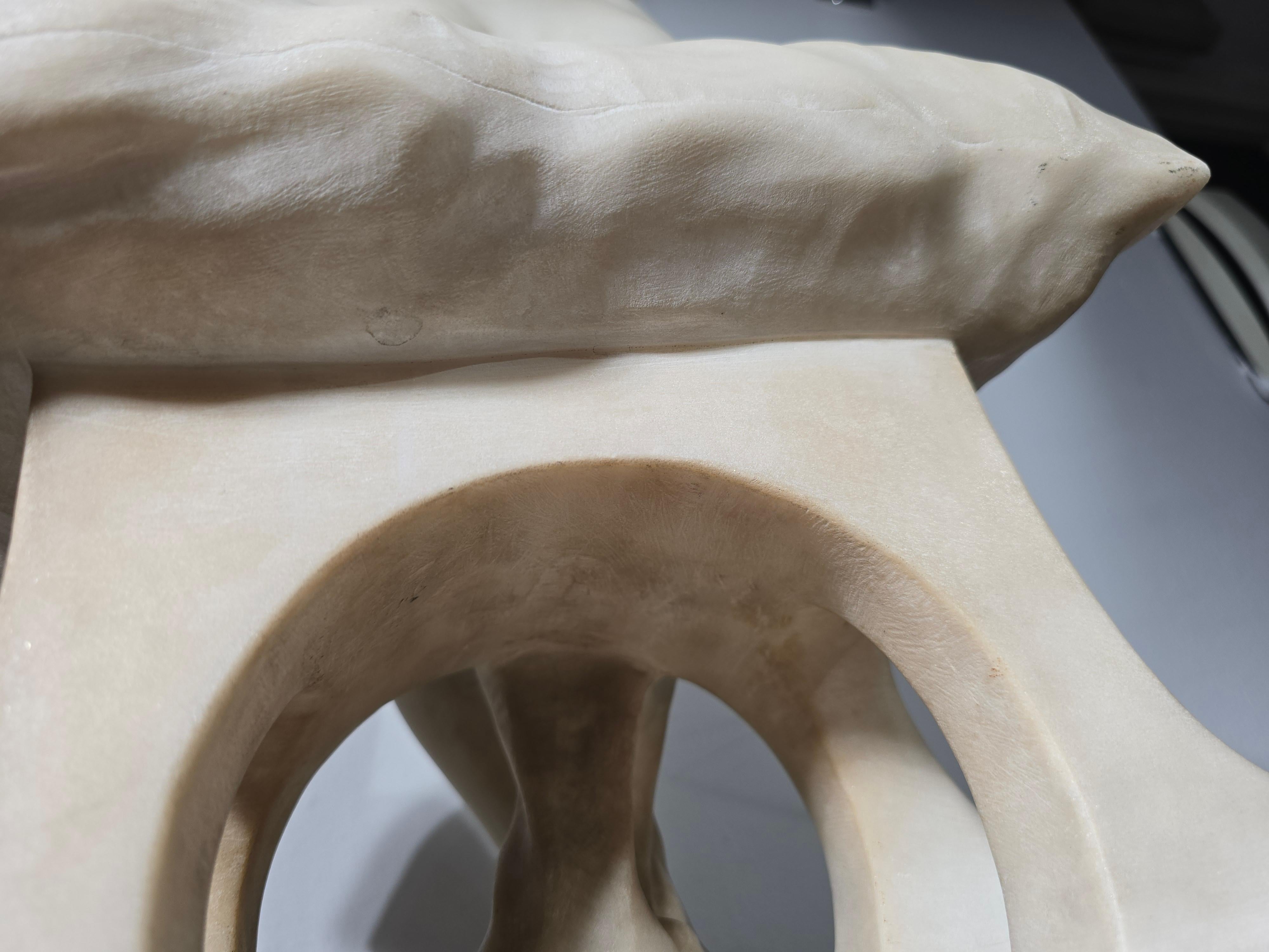 Scuola italiana, primo quarto del XX secolo. Scultura in marmo bianco scolpito in vendita 6