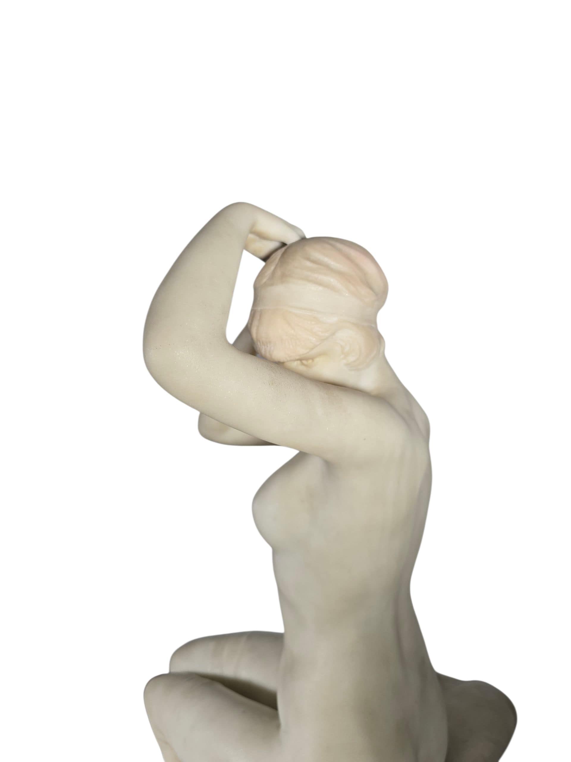 Scuola italiana, primo quarto del XX secolo. Scultura in marmo bianco scolpito in vendita 8