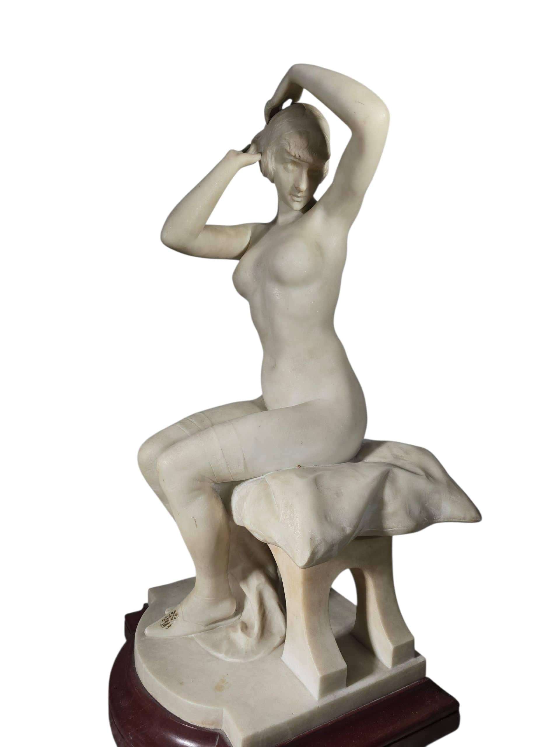 Scuola italiana, primo quarto del XX secolo. Scultura in marmo bianco scolpito in vendita 9