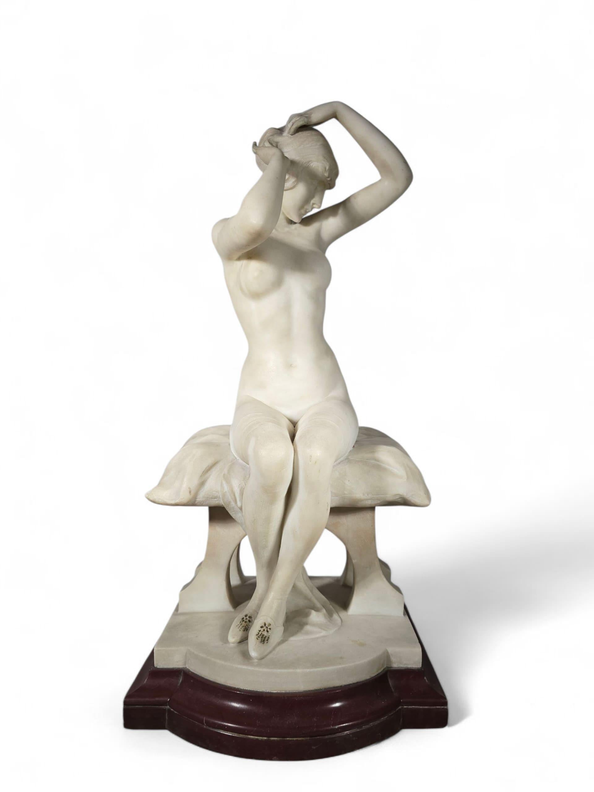 Scuola italiana, primo quarto del XX secolo. Scultura in marmo bianco scolpito In condizioni buone in vendita a Madrid, ES