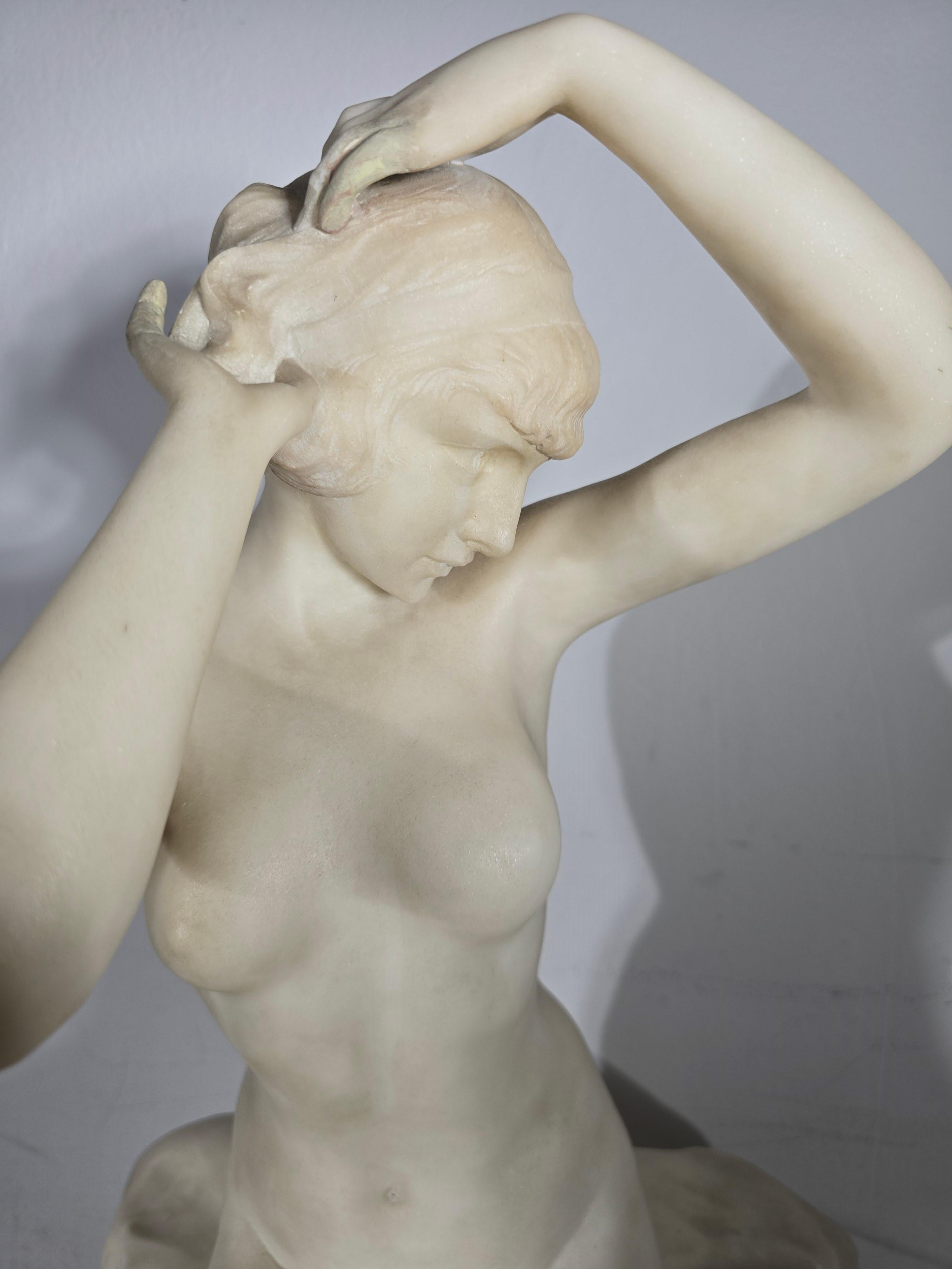 Scuola italiana, primo quarto del XX secolo. Scultura in marmo bianco scolpito in vendita 3