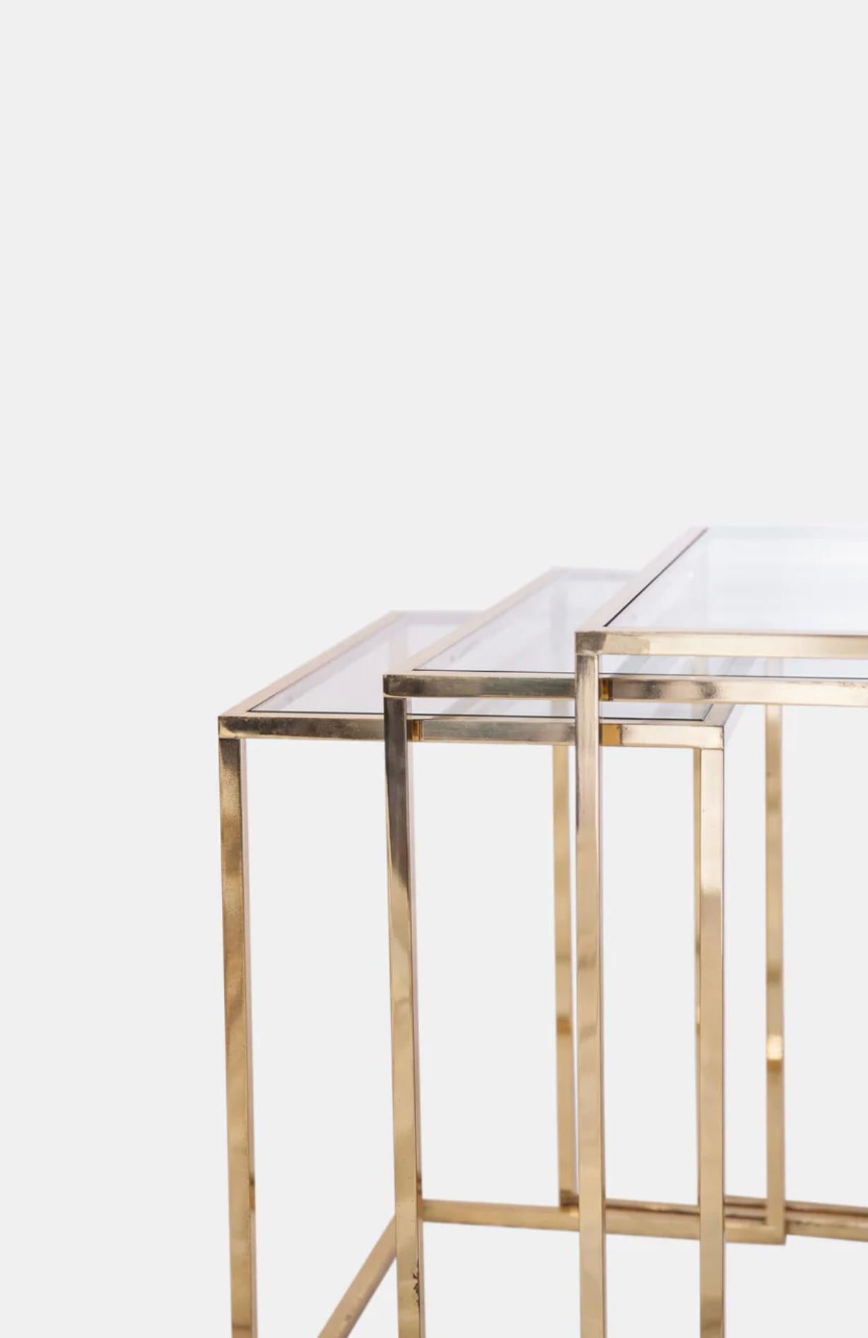 Italian School Set of Three Nesting Tables Brass and Glass Golden Colour 1970s In Good Condition For Sale In Milano, IT
