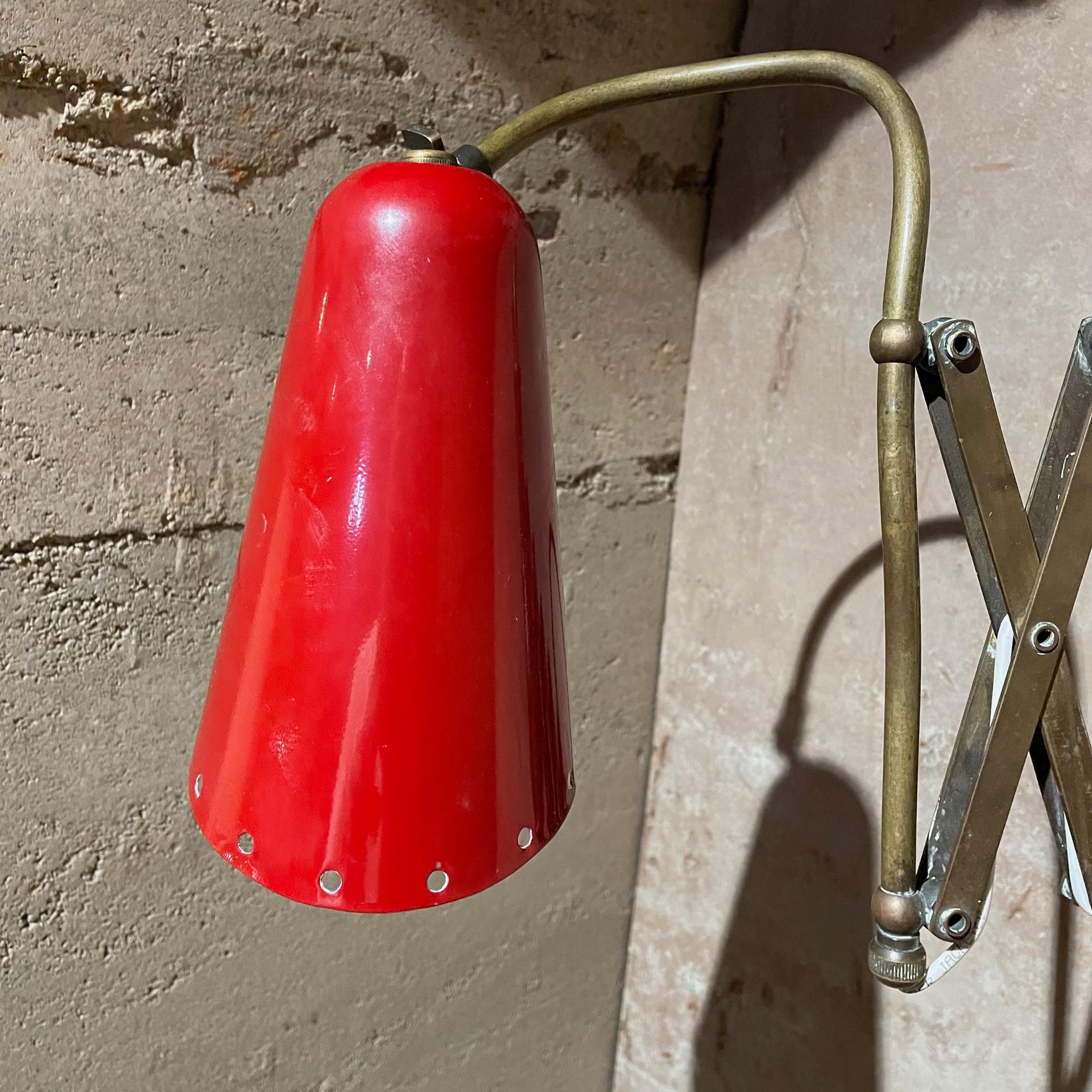 1950s Italian Wall Sconce Red Scissor Lamp Patinated Brass Italy In Good Condition For Sale In Chula Vista, CA