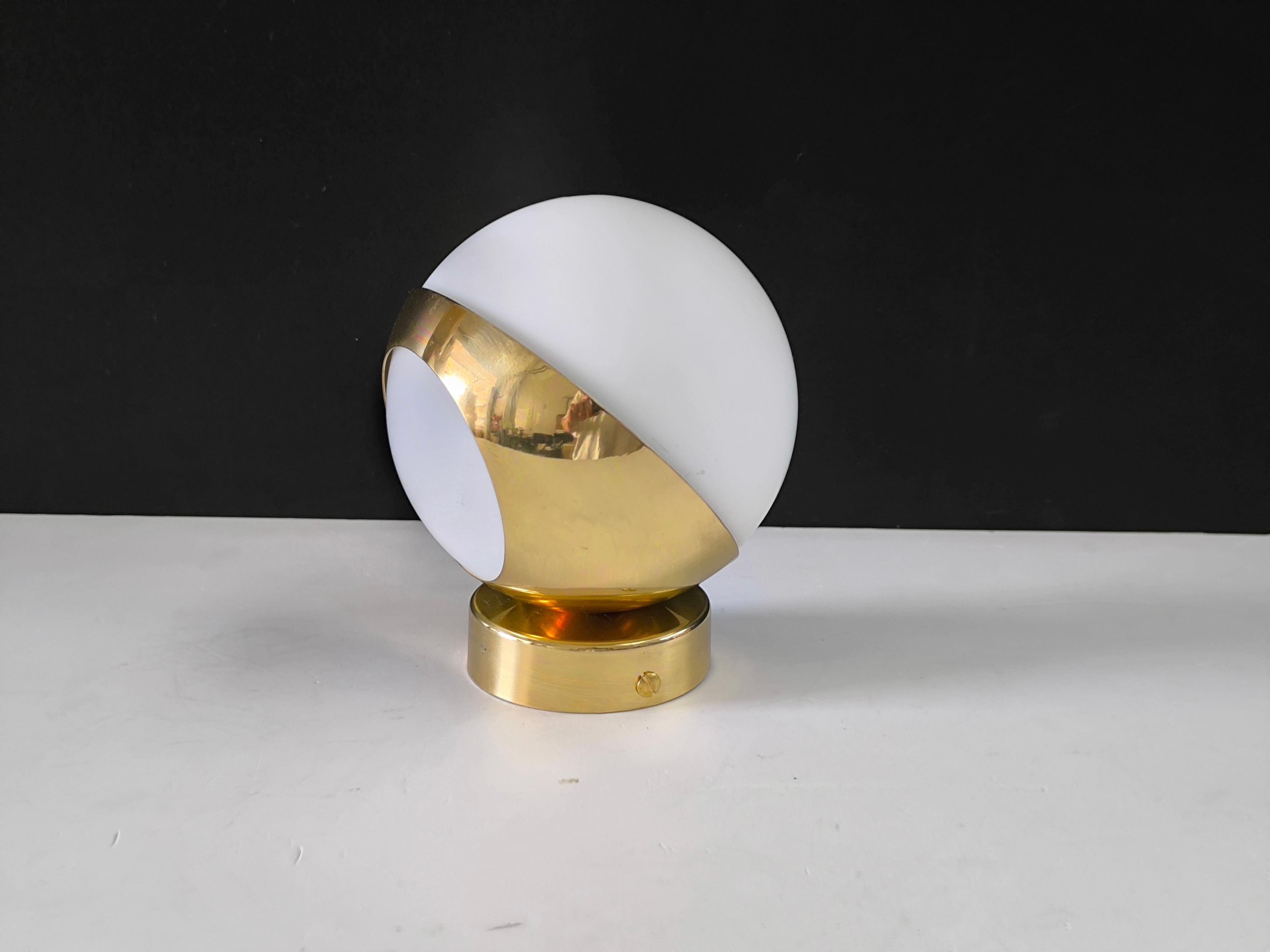 Italian Sconces Stilnovo Style, Brass and 12 cm Diam Glass, Mid-Century Design In New Condition For Sale In Bochum, NRW