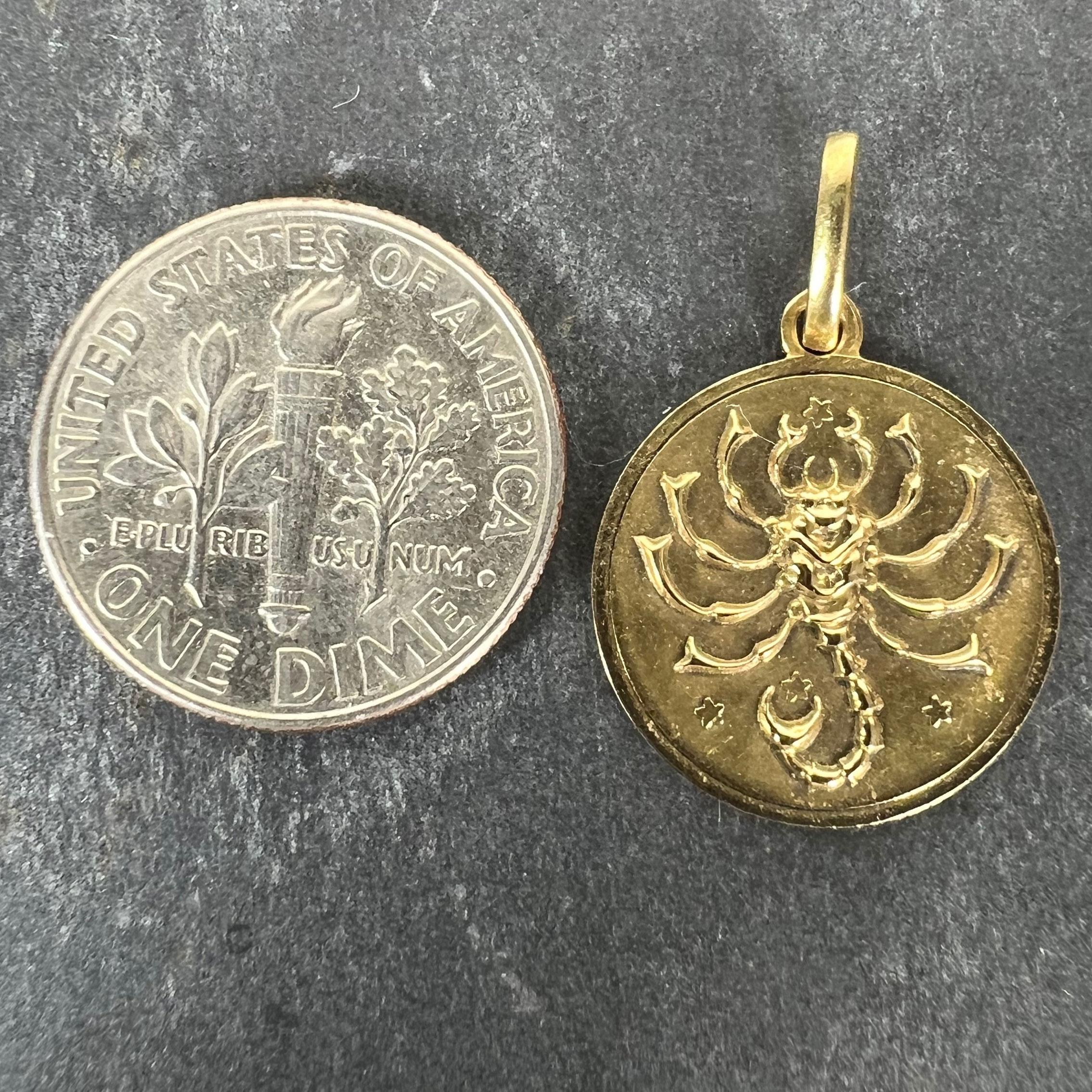 Italian Scorpio Starsign Zodiac 18K Yellow Gold Charm Medal Pendant in vendita 6