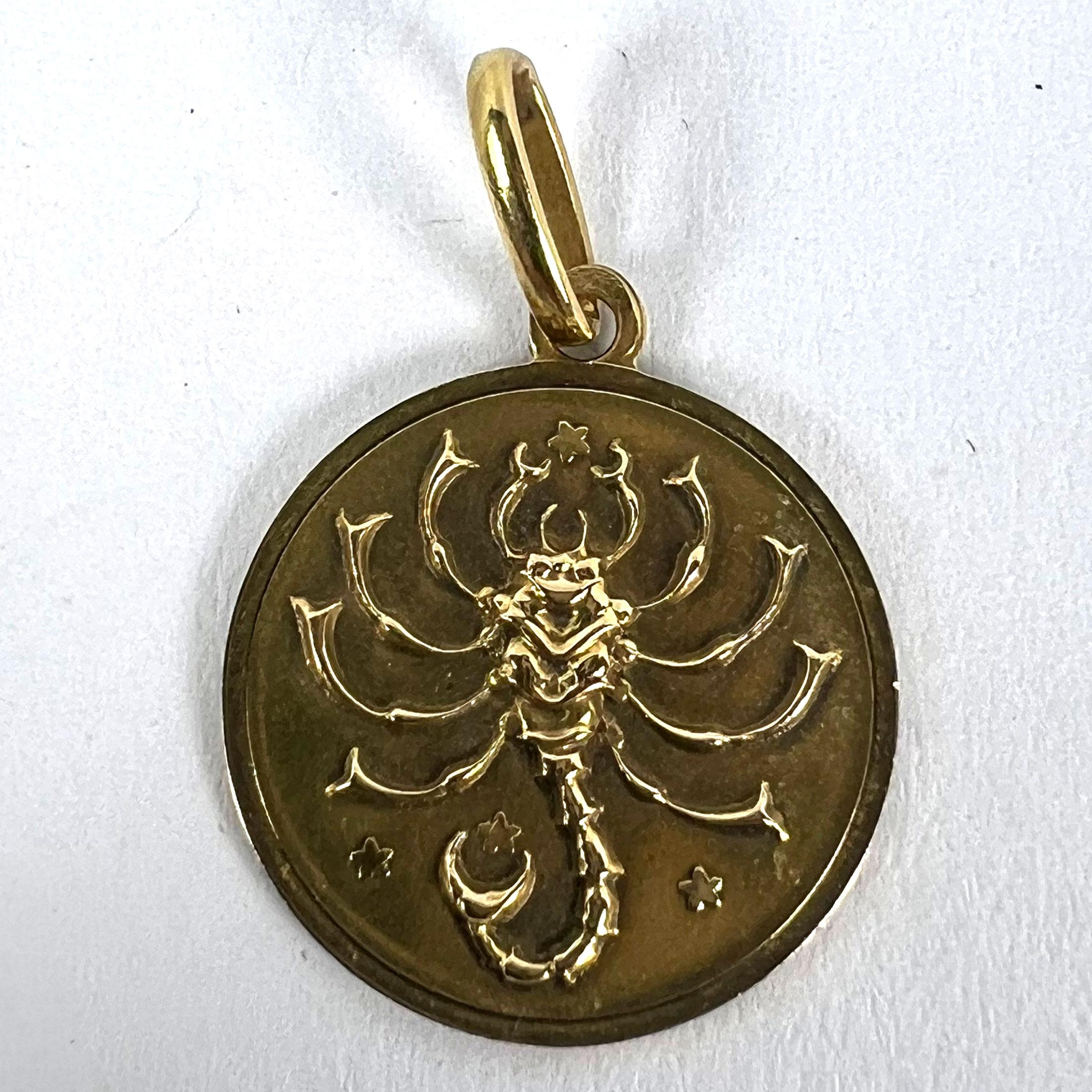 Italian Scorpio Starsign Zodiac 18K Yellow Gold Charm Medal Pendant in vendita 7