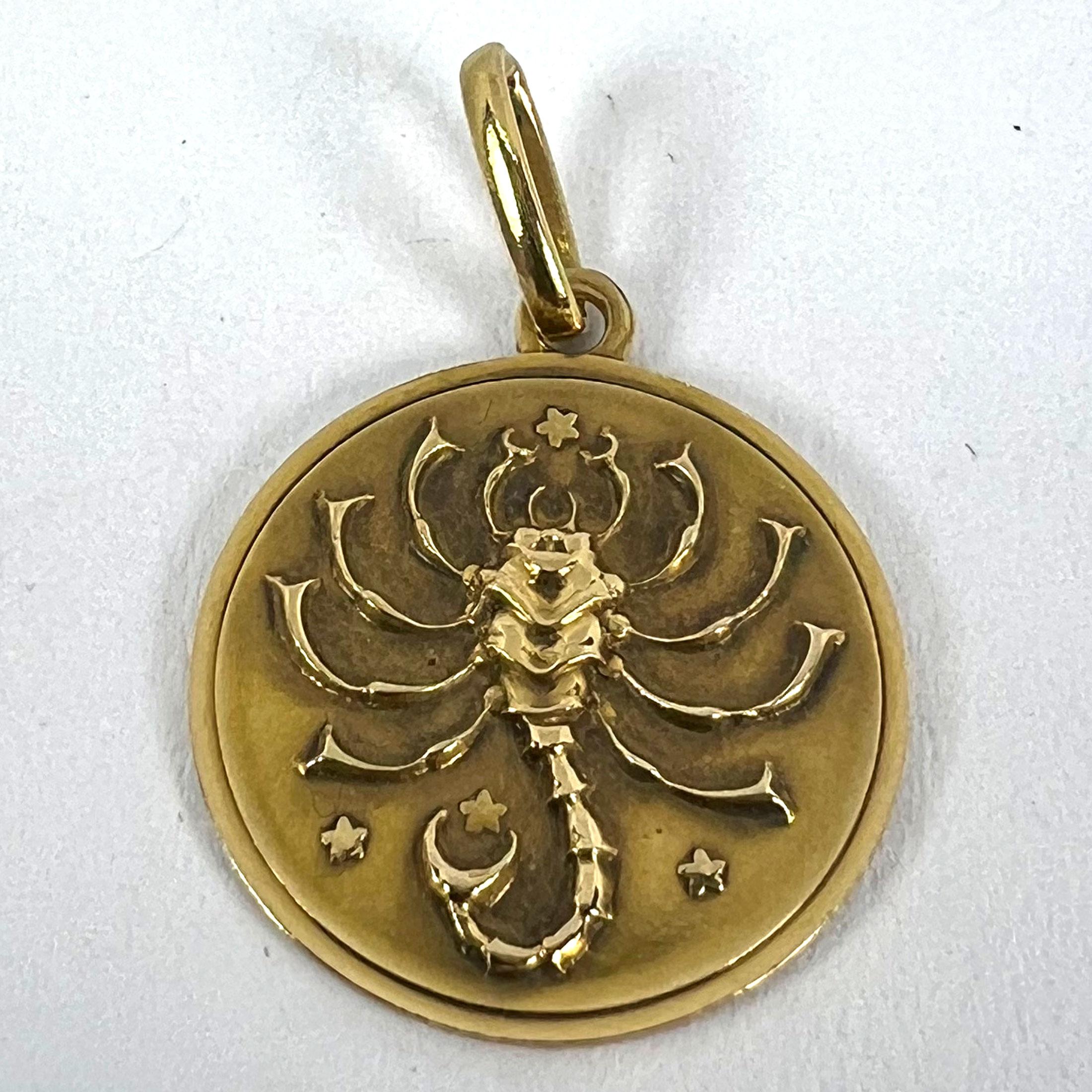 Italian Scorpio Starsign Zodiac 18K Yellow Gold Charm Medal Pendant in vendita 8