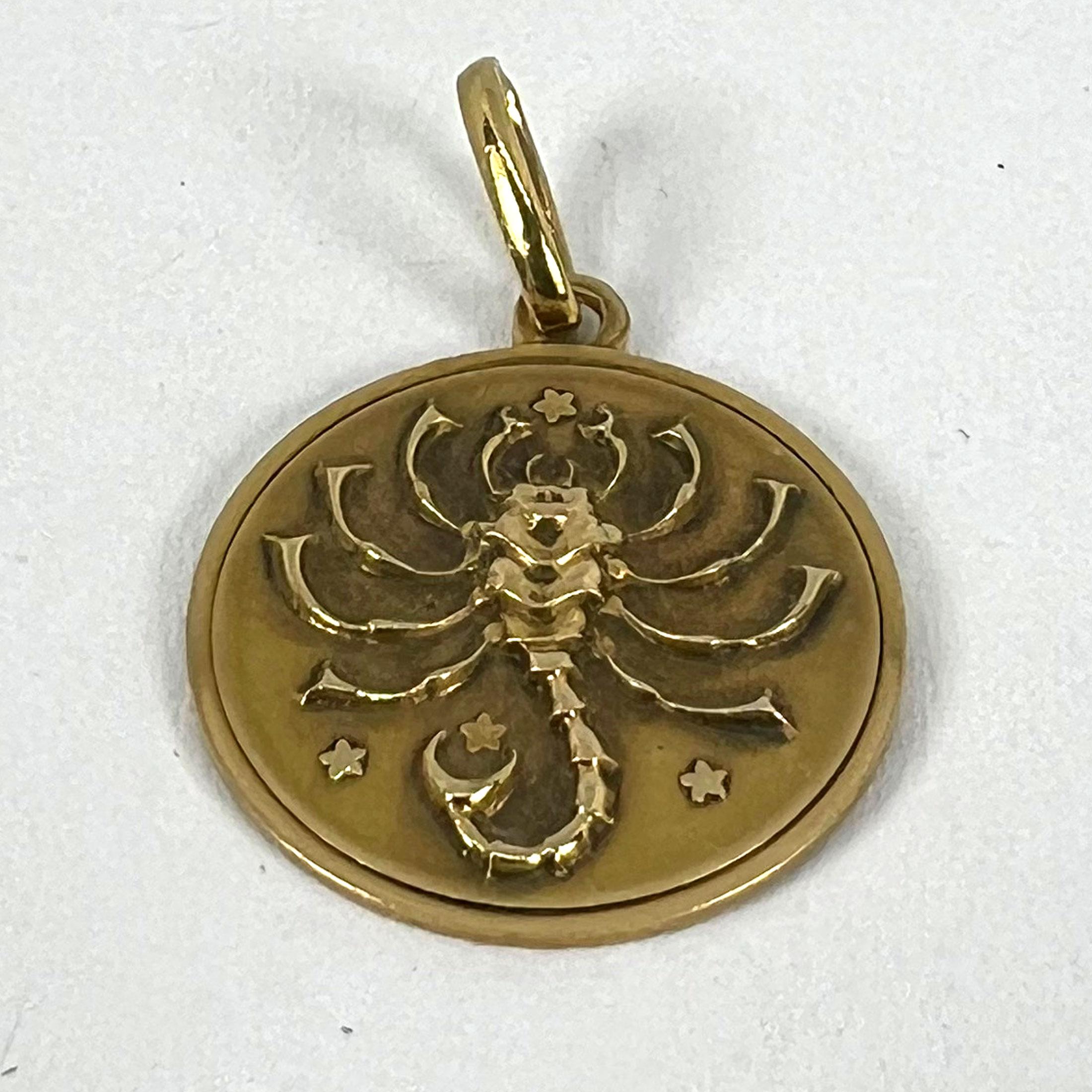 Italian Scorpio Starsign Zodiac 18K Yellow Gold Charm Medal Pendant in vendita 9
