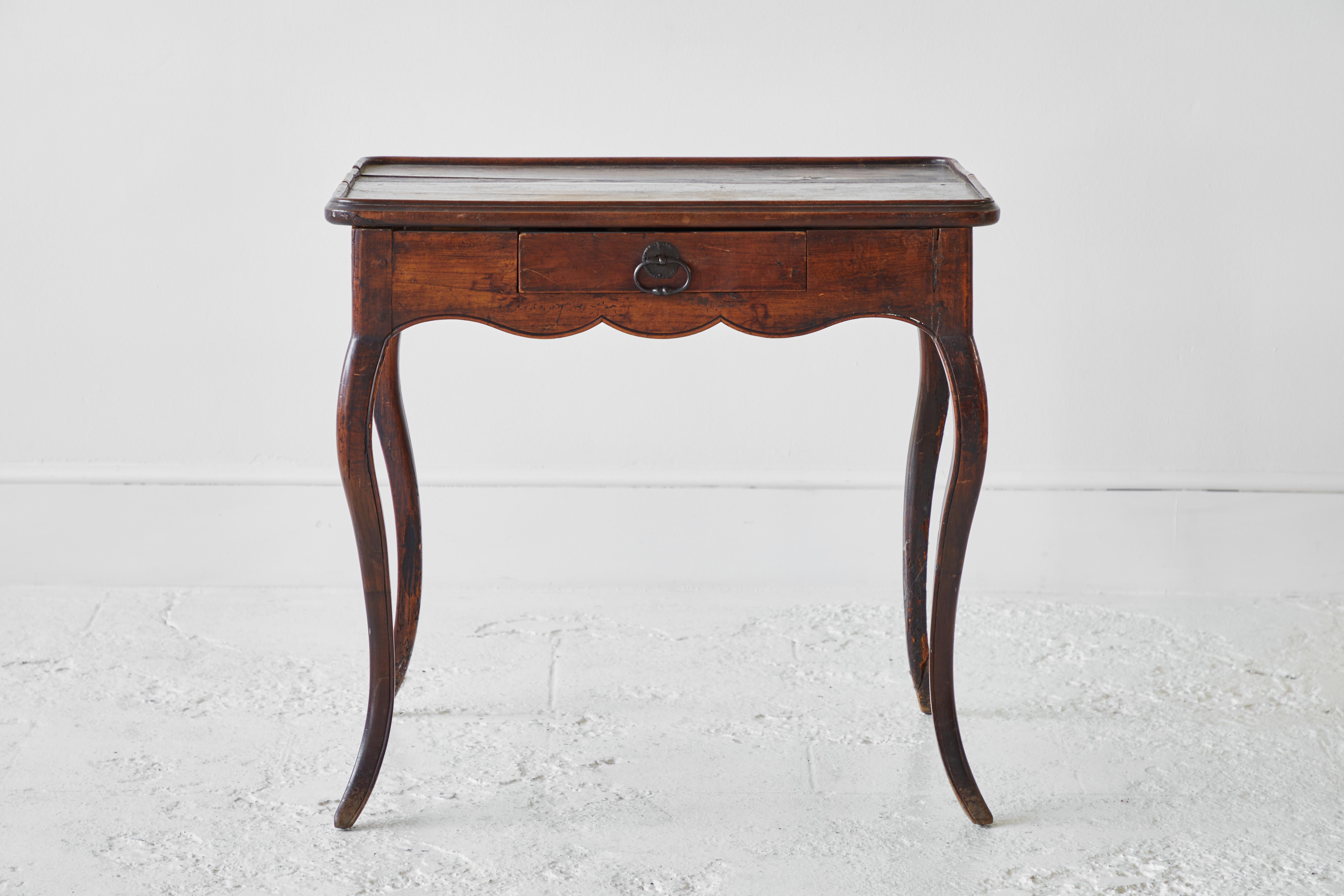 Beautifully elegant Italian scrolled leg side table with scalloped details and a single drawer.