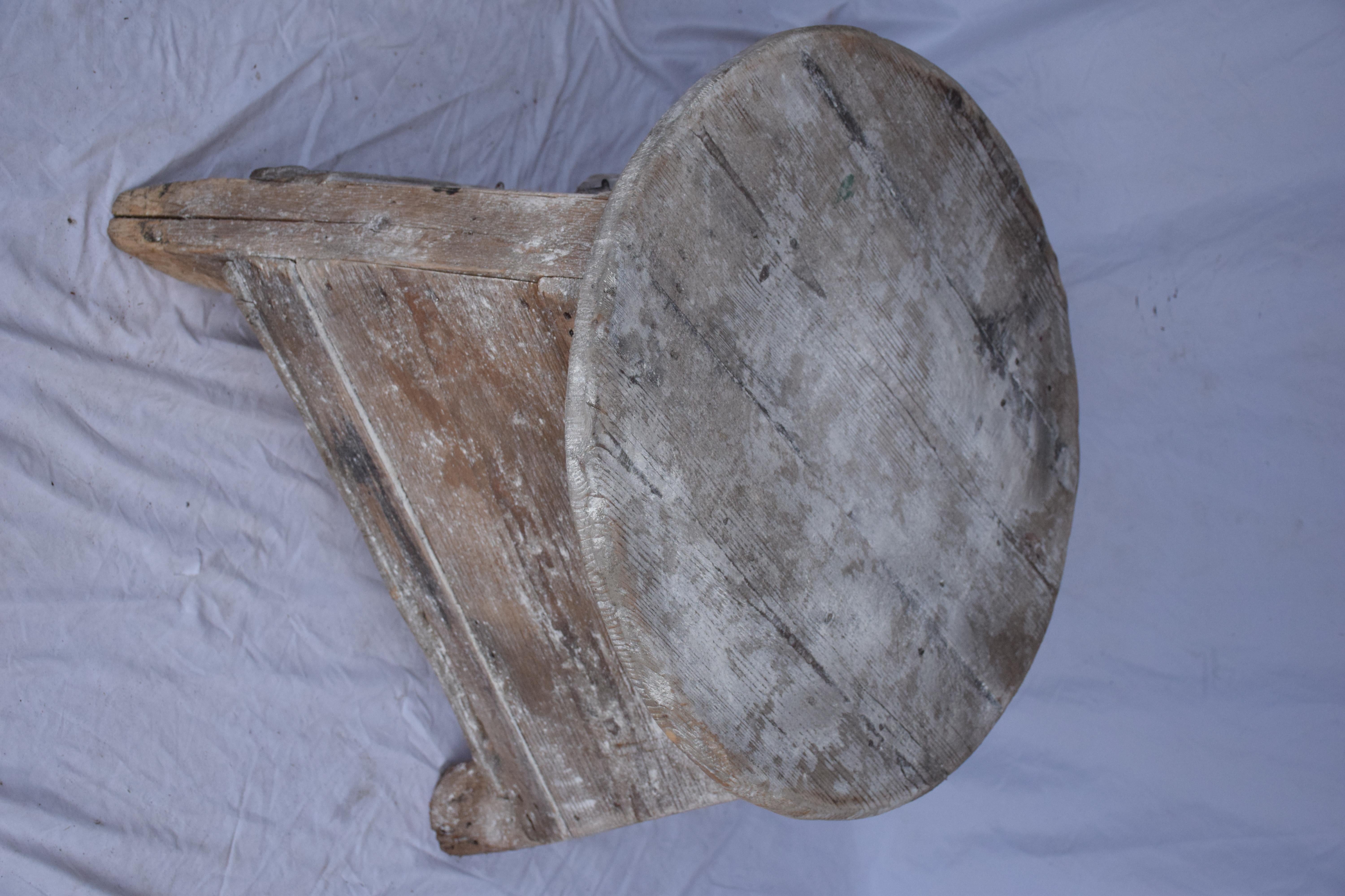 XX secolo Alzata da scultore italiana con piano rotondo in vendita