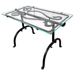 Table basse ou table d'appoint italienne sculpturale brutaliste en fer forgé et verre