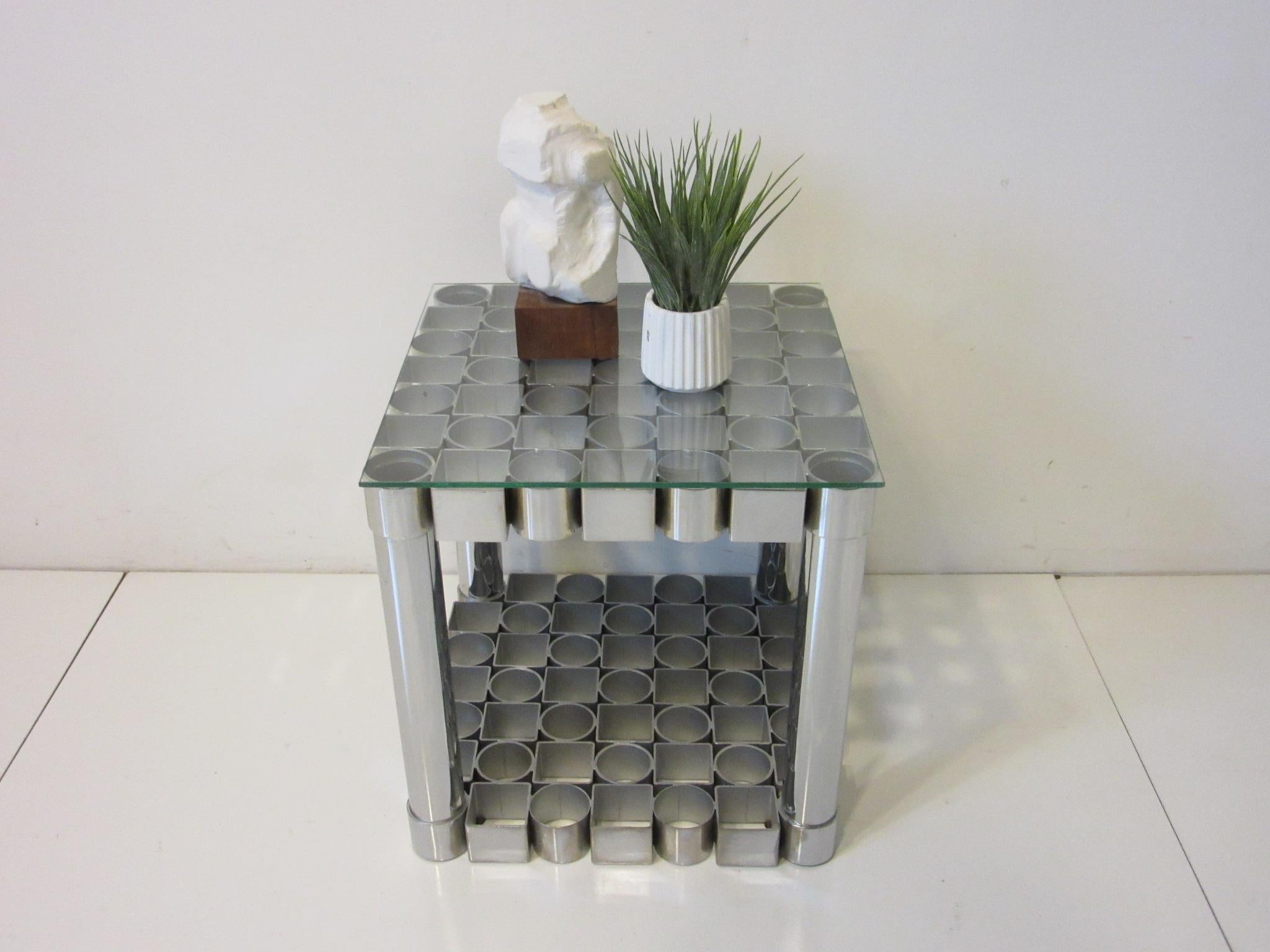 Table d'appoint italienne sculpturale en acier chromé et verre de L.A.R.M. Designs en vente 4