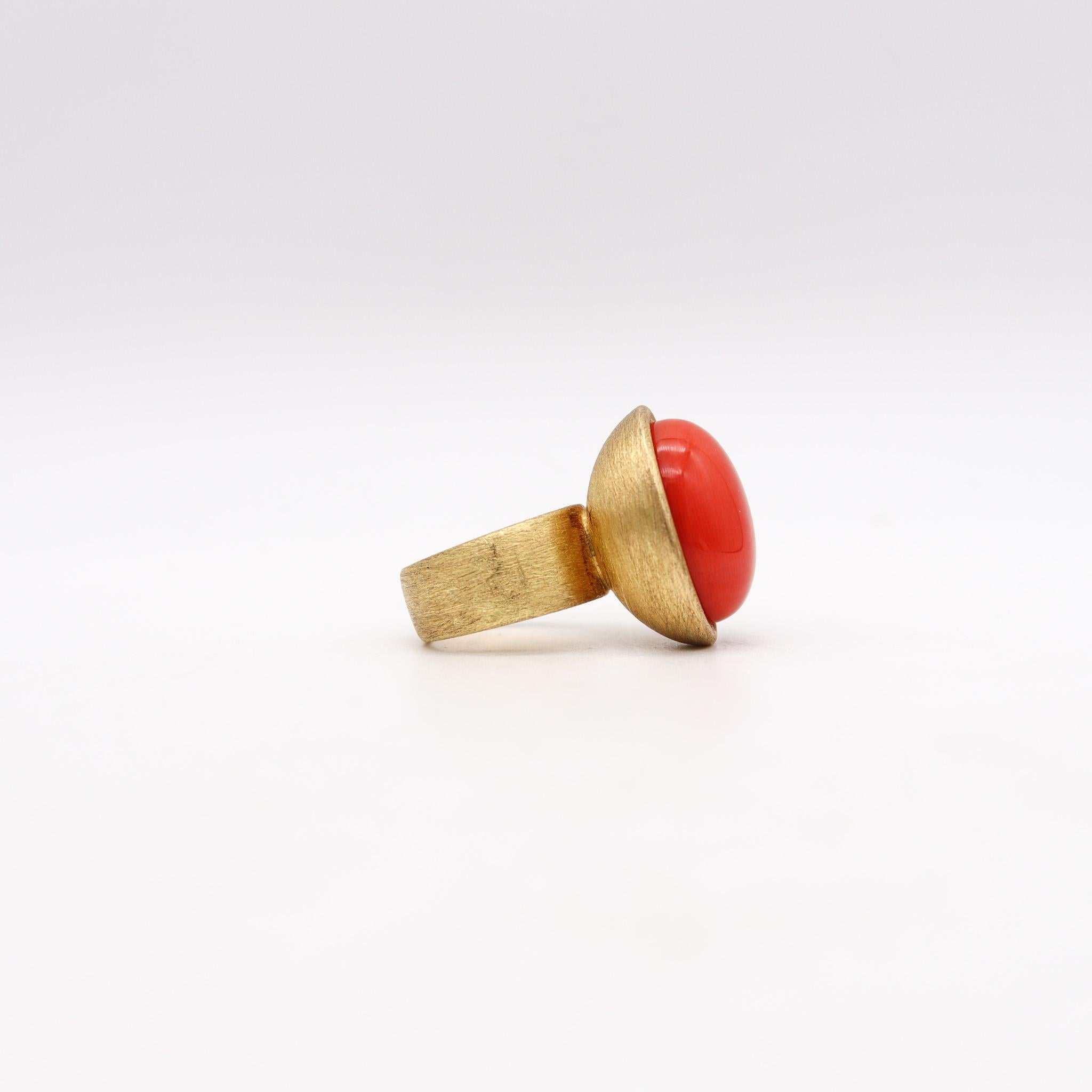 Modern Italian Sculptural Cocktail Ring In Solid Brushed 18Kt Yellow Gold And Red Coral For Sale