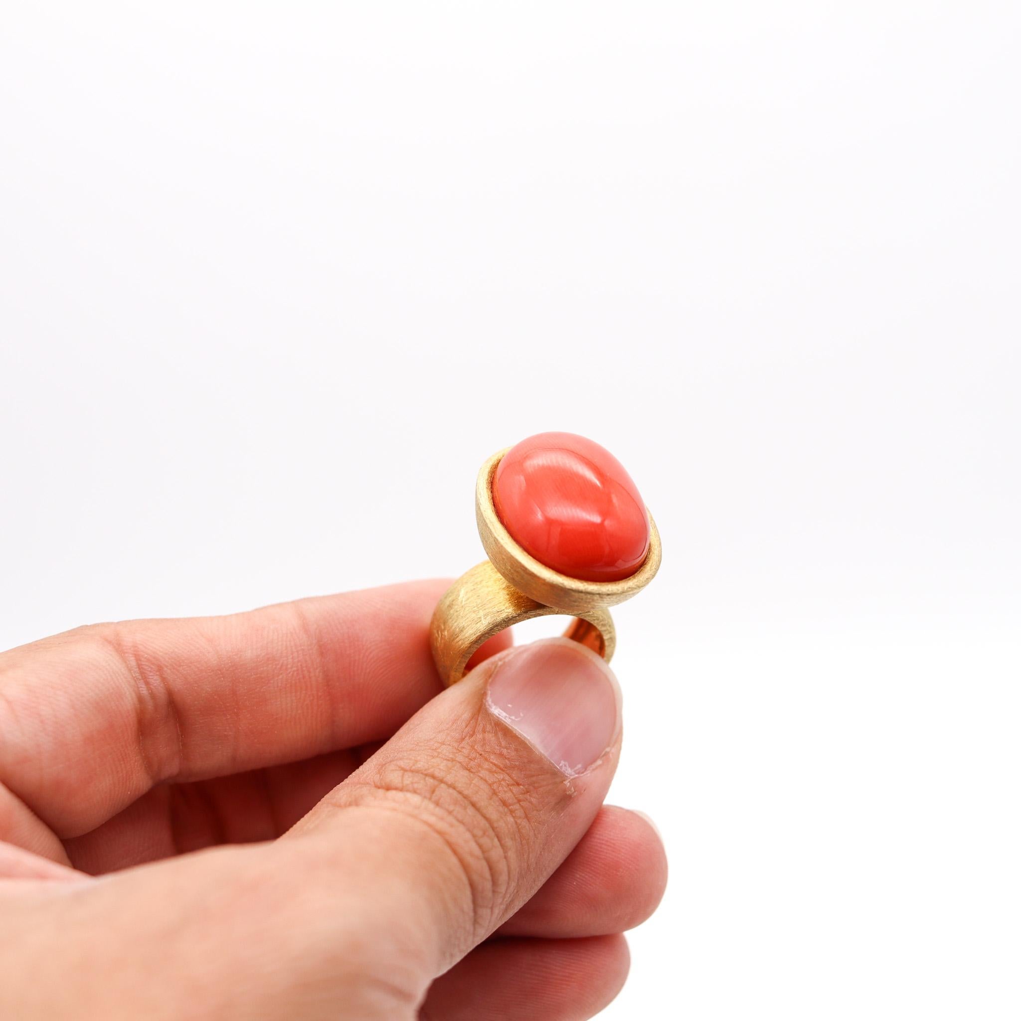 Italian Sculptural Cocktail Ring In Solid Brushed 18Kt Yellow Gold And Red Coral For Sale 1