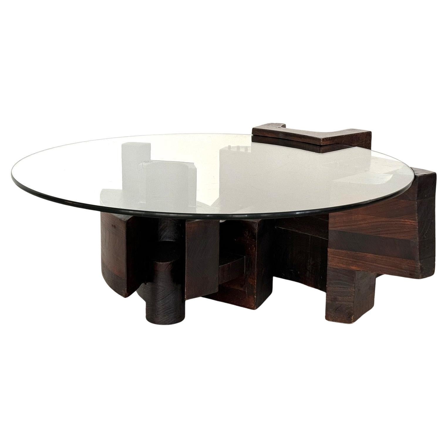 Italienischer skulpturaler italienischer Couchtisch von Nerone Patuzzi für Forme e Superfici, 1971

C10 Couchtisch von Nerone (Giovanni Ceccarelli) und Gianni Patuzzi, entworfen und hergestellt in den frühen 1970er Jahren.
Dieses Objekt besteht aus