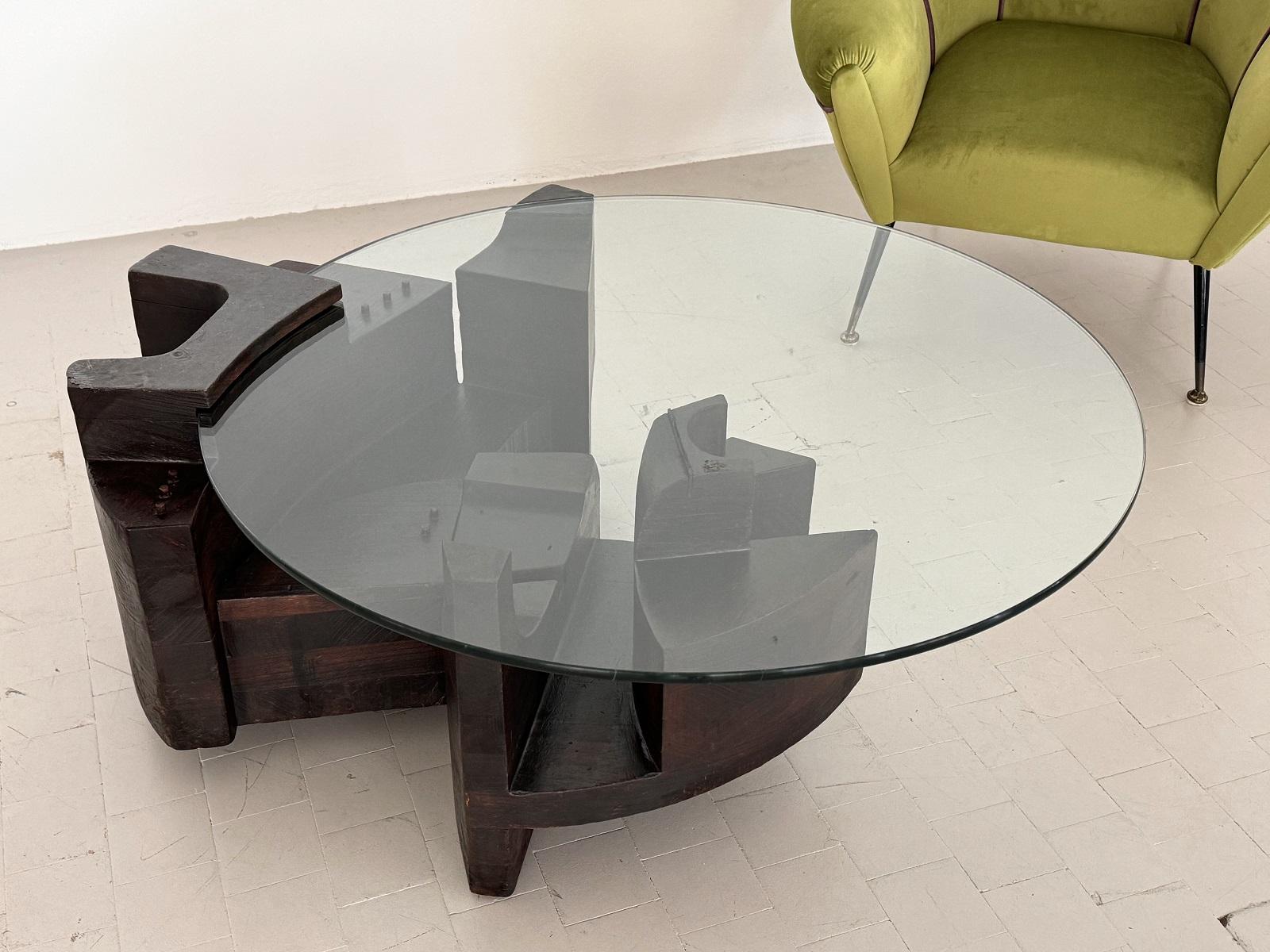 Italienischer skulpturaler italienischer Couchtisch von Nerone Patuzzi für Forme e Superfici, 1971 im Zustand „Relativ gut“ in Morazzone, Varese