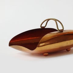 Fuente escultórica italiana de cobre martillado y latón, años 50