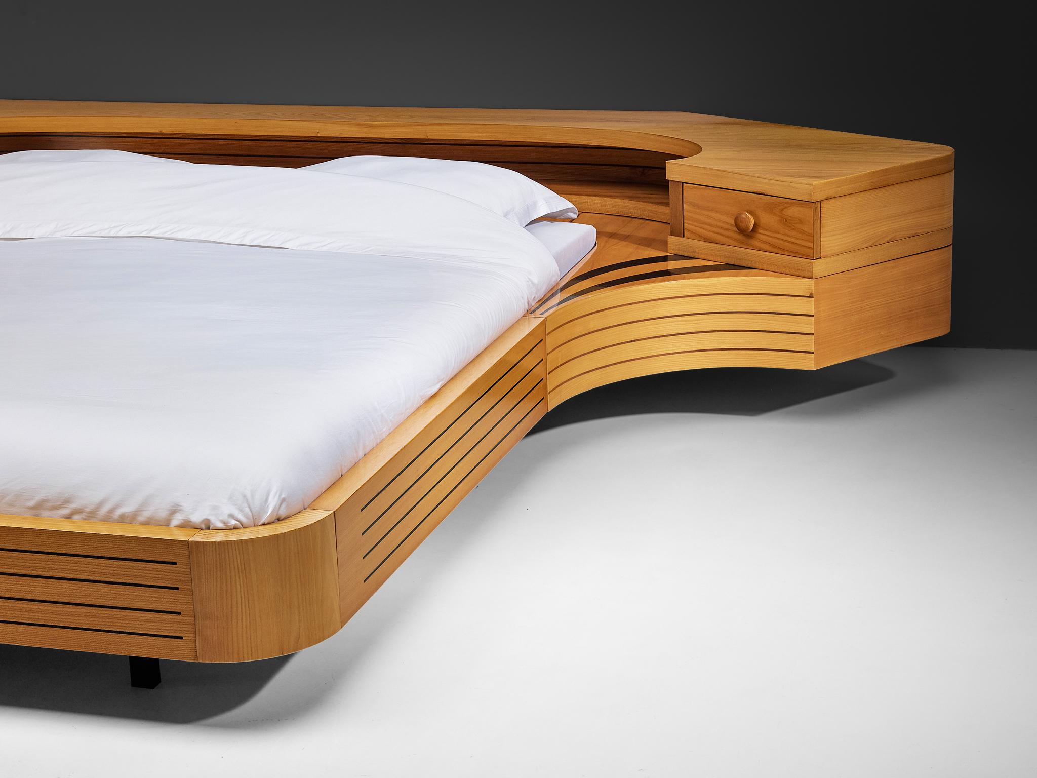 Italian Sculptural King Size bed with Integrated Nightstands in Ash In Good Condition For Sale In Waalwijk, NL
