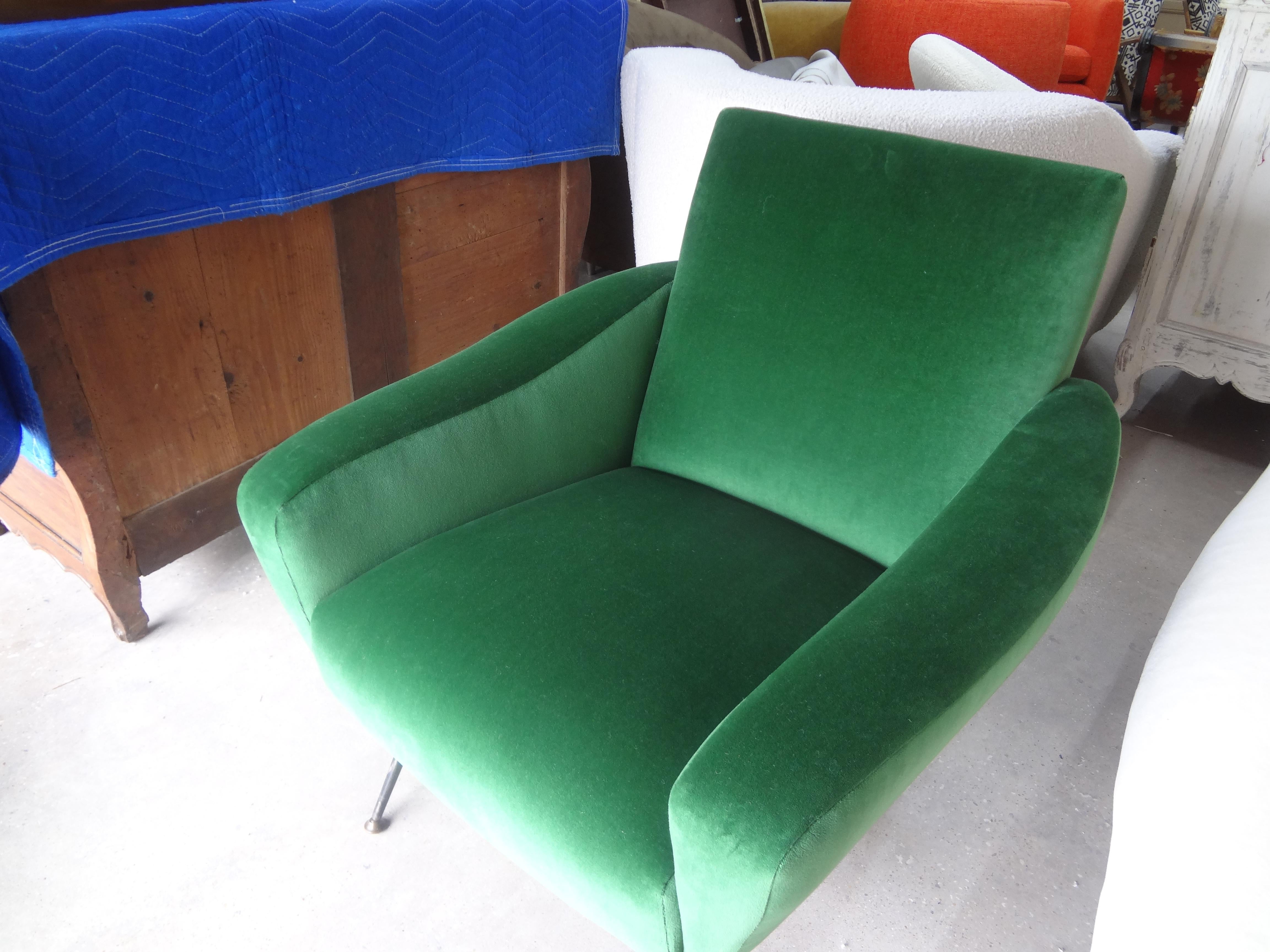 Italian sculptural lounge chair in the Manner of Gio Ponti.
Great sculptural Italian lounge chair after Gio Ponti, Marco Zanuso, Gigi Radice or Paolo Buffa. This beautiful Italian lounge chair, club chair or side chair is professionally upholstered