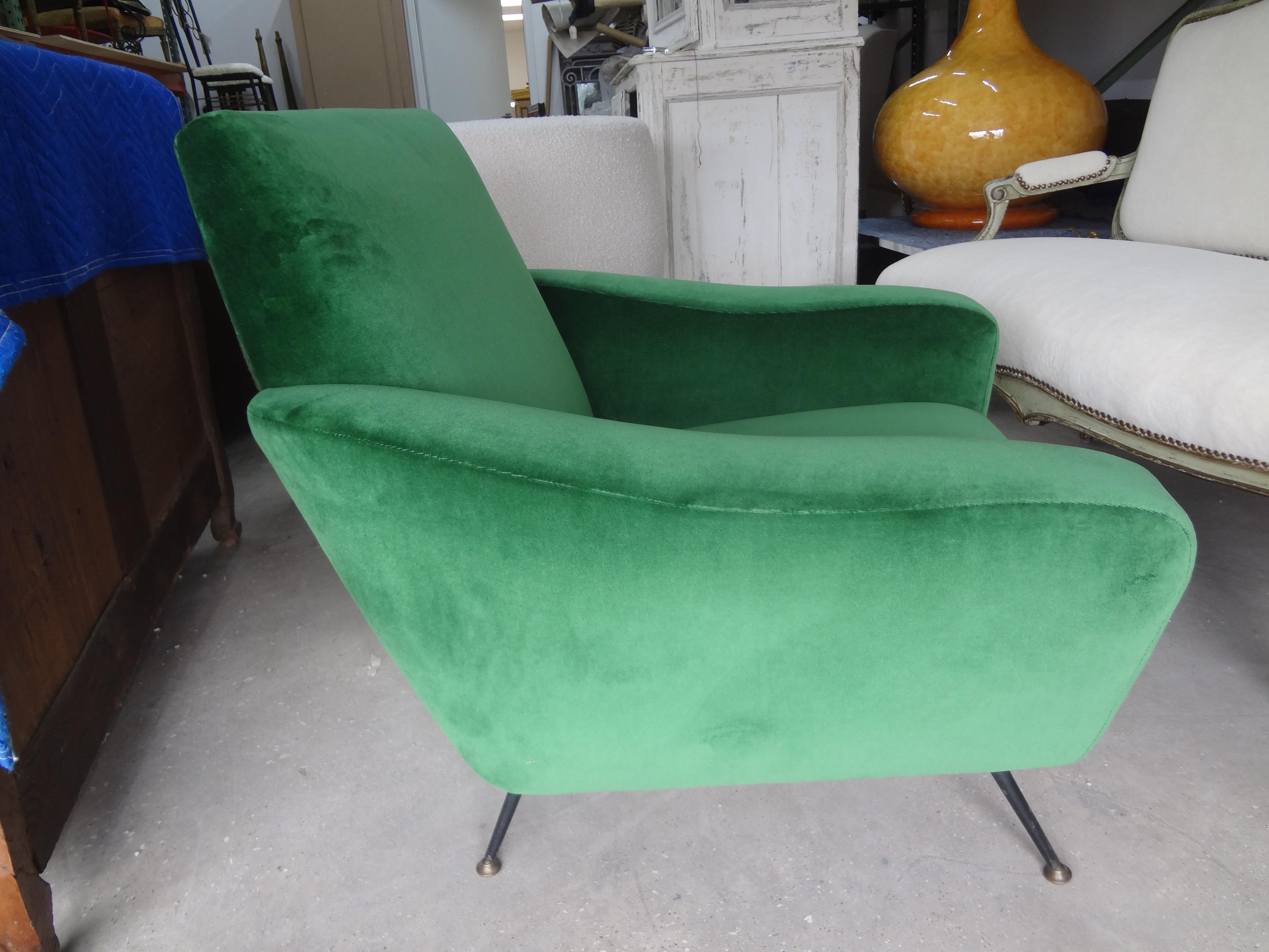 Mid-Century Modern Italian Sculptural Lounge Chair in the Manner of Gio Ponti For Sale