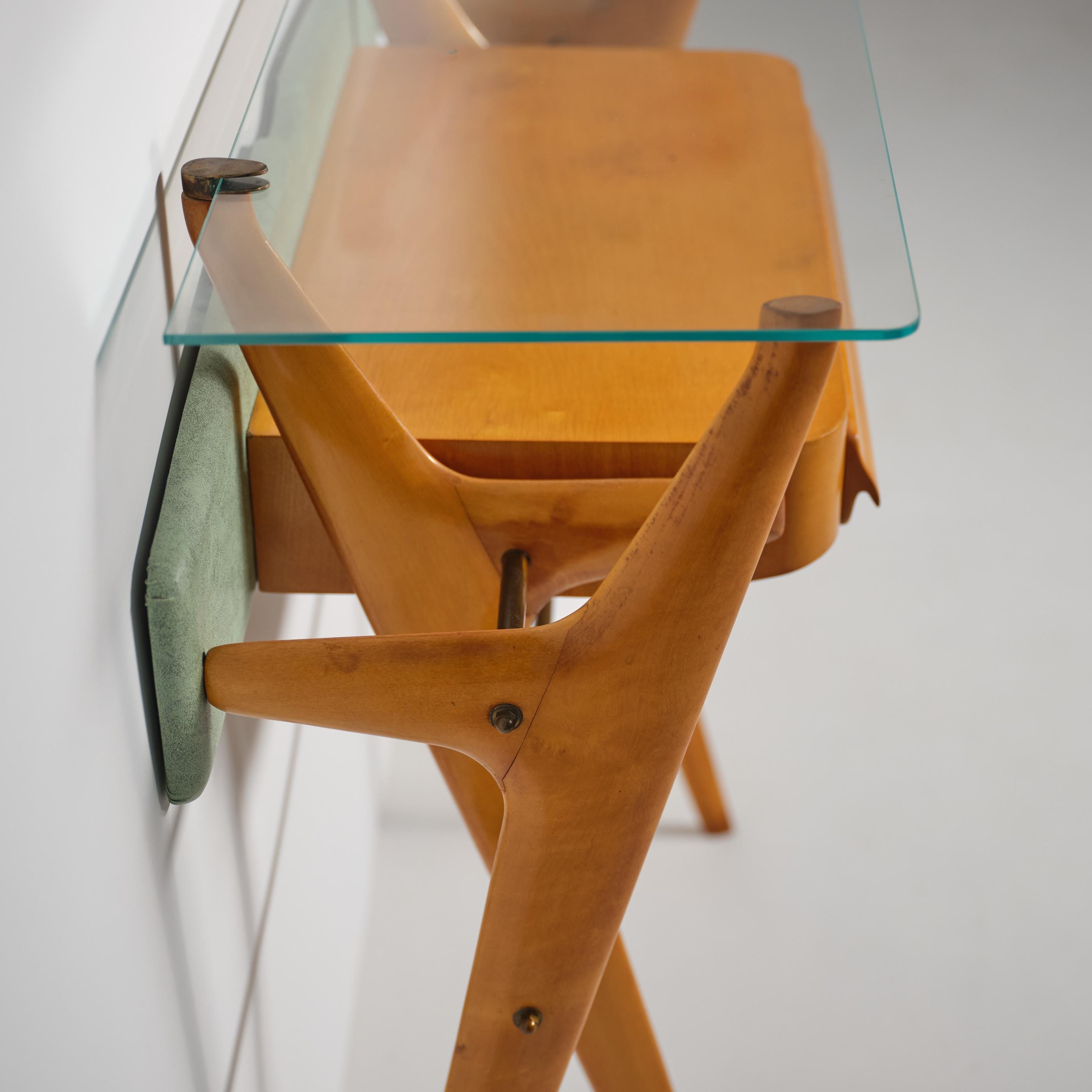Italian Sculptural Maple Console with Glass Top, Attributed to Ico Parisi, 1950s For Sale 5