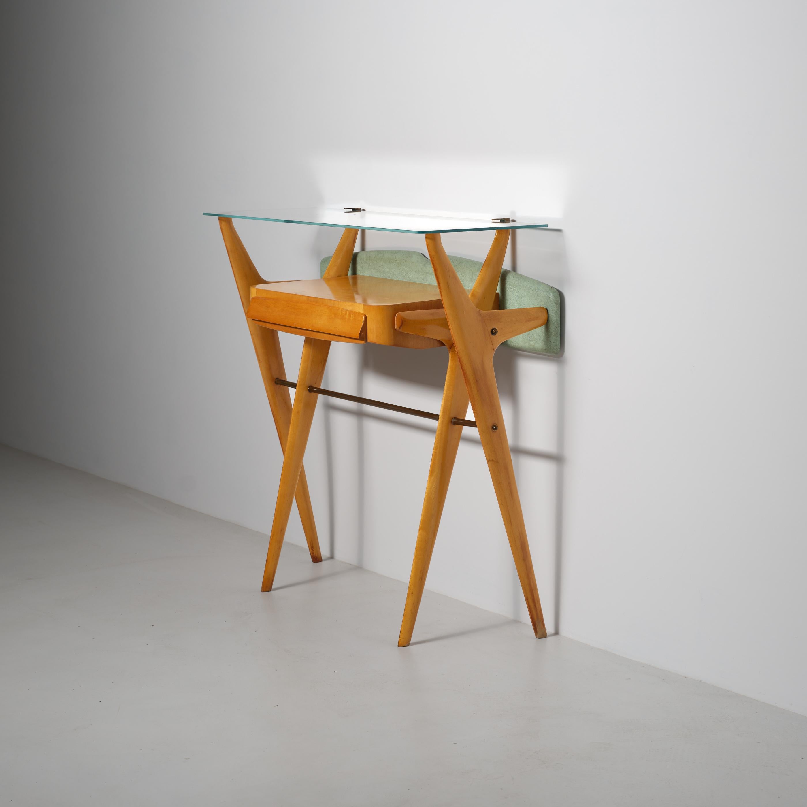 Mid-Century Modern Italian Sculptural Maple Console with Glass Top, Attributed to Ico Parisi, 1950s For Sale