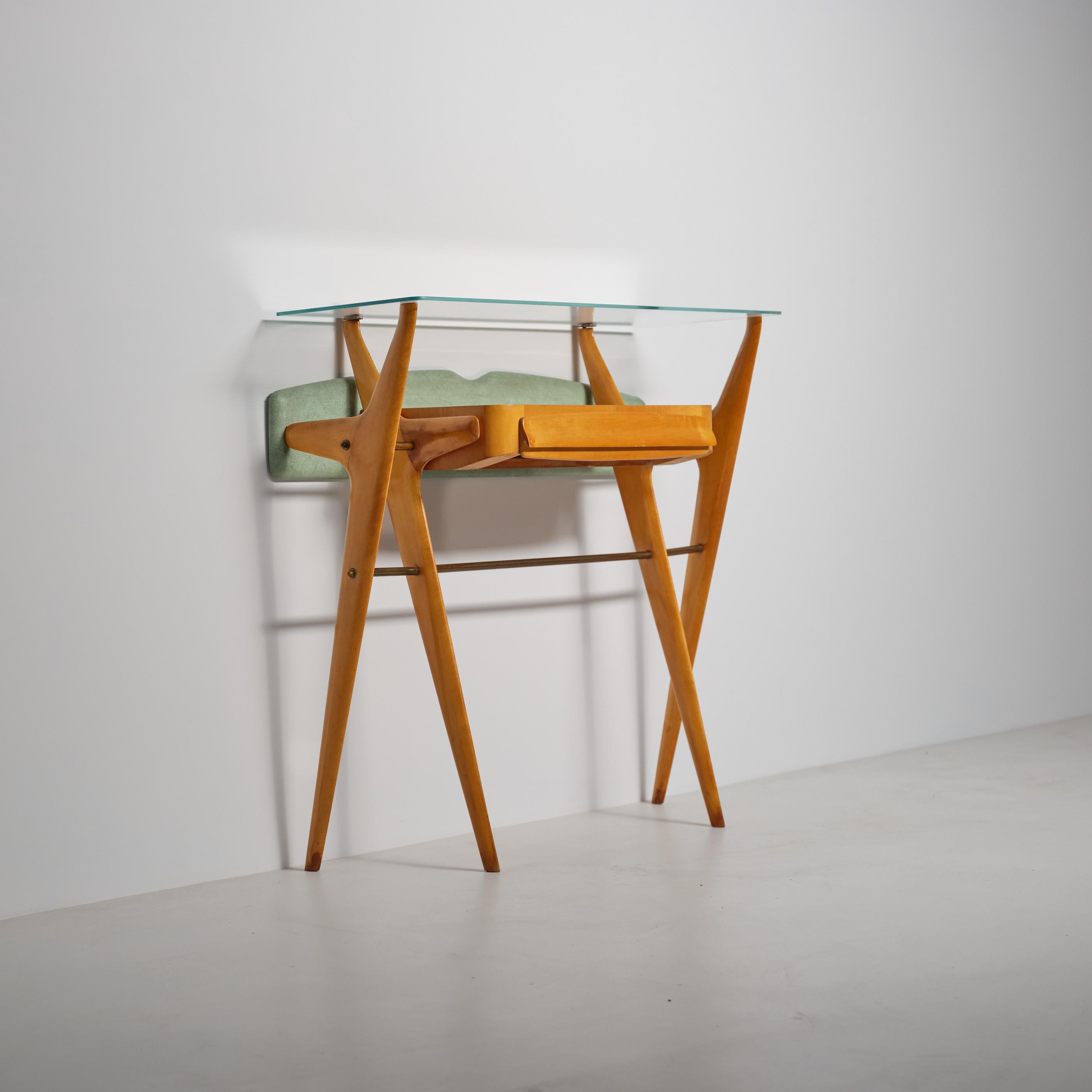 Italian Sculptural Maple Console with Glass Top, Attributed to Ico Parisi, 1950s In Good Condition For Sale In Rome, IT