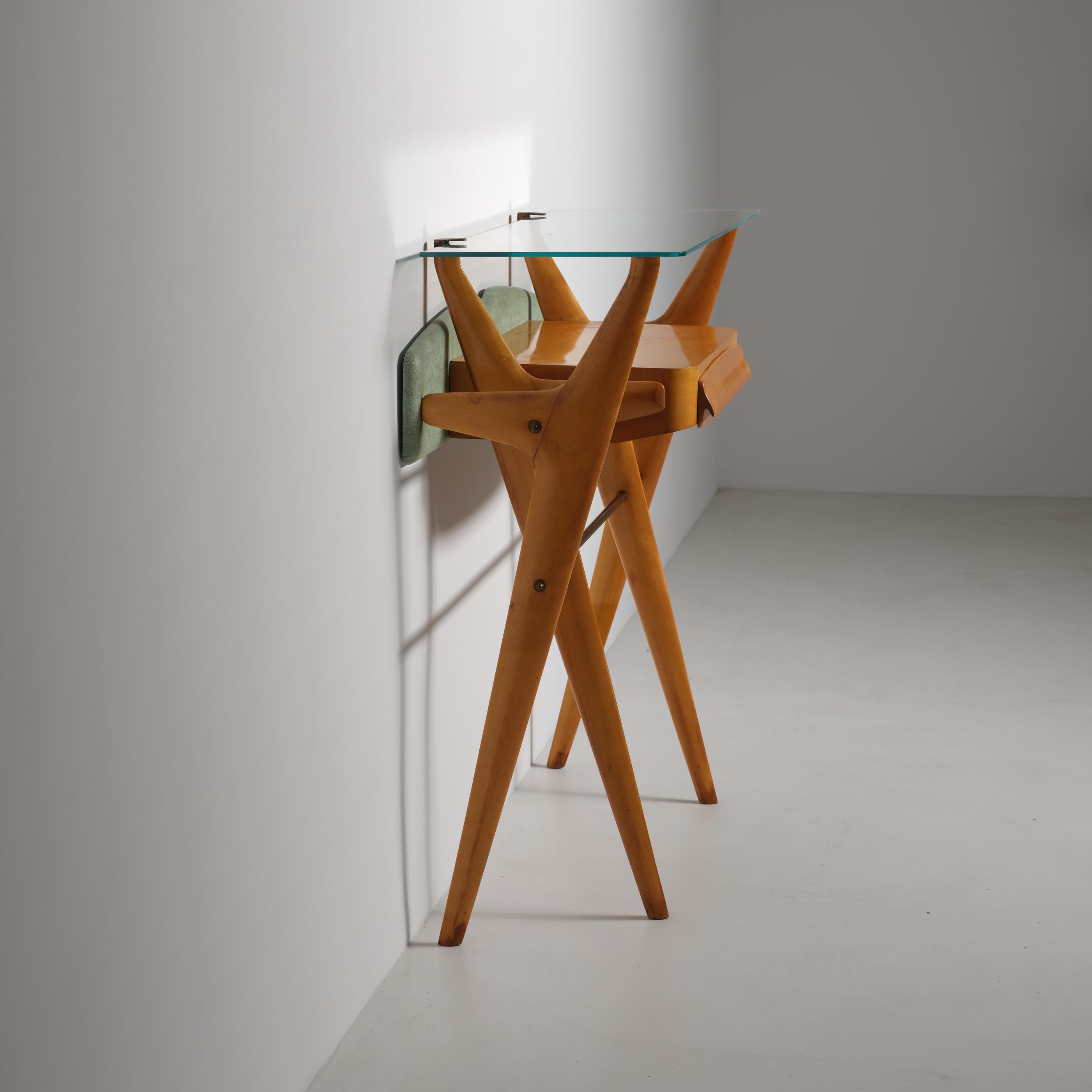 Mid-20th Century Italian Sculptural Maple Console with Glass Top, Attributed to Ico Parisi, 1950s For Sale