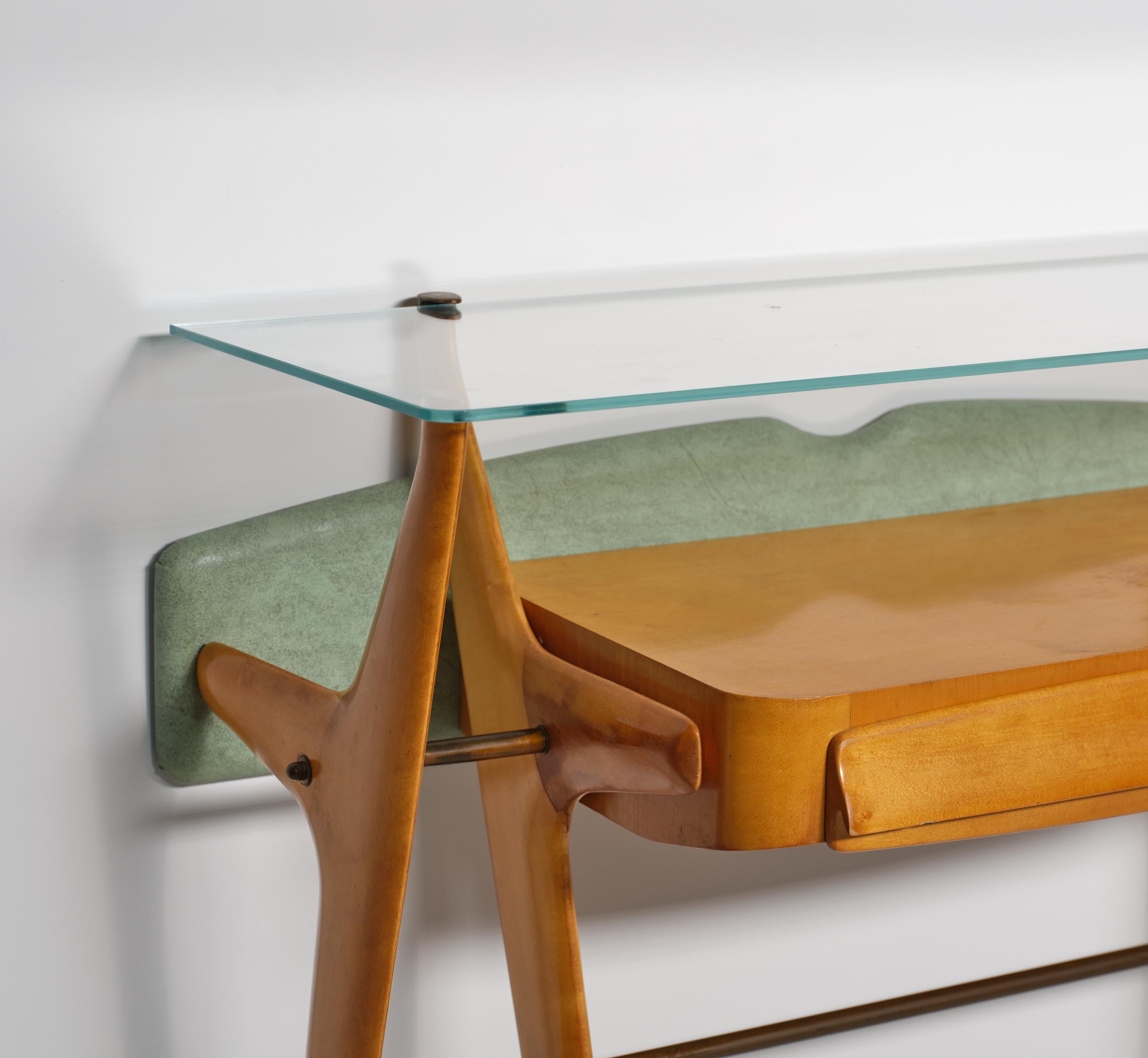 Italian Sculptural Maple Console with Glass Top, Attributed to Ico Parisi, 1950s For Sale 1