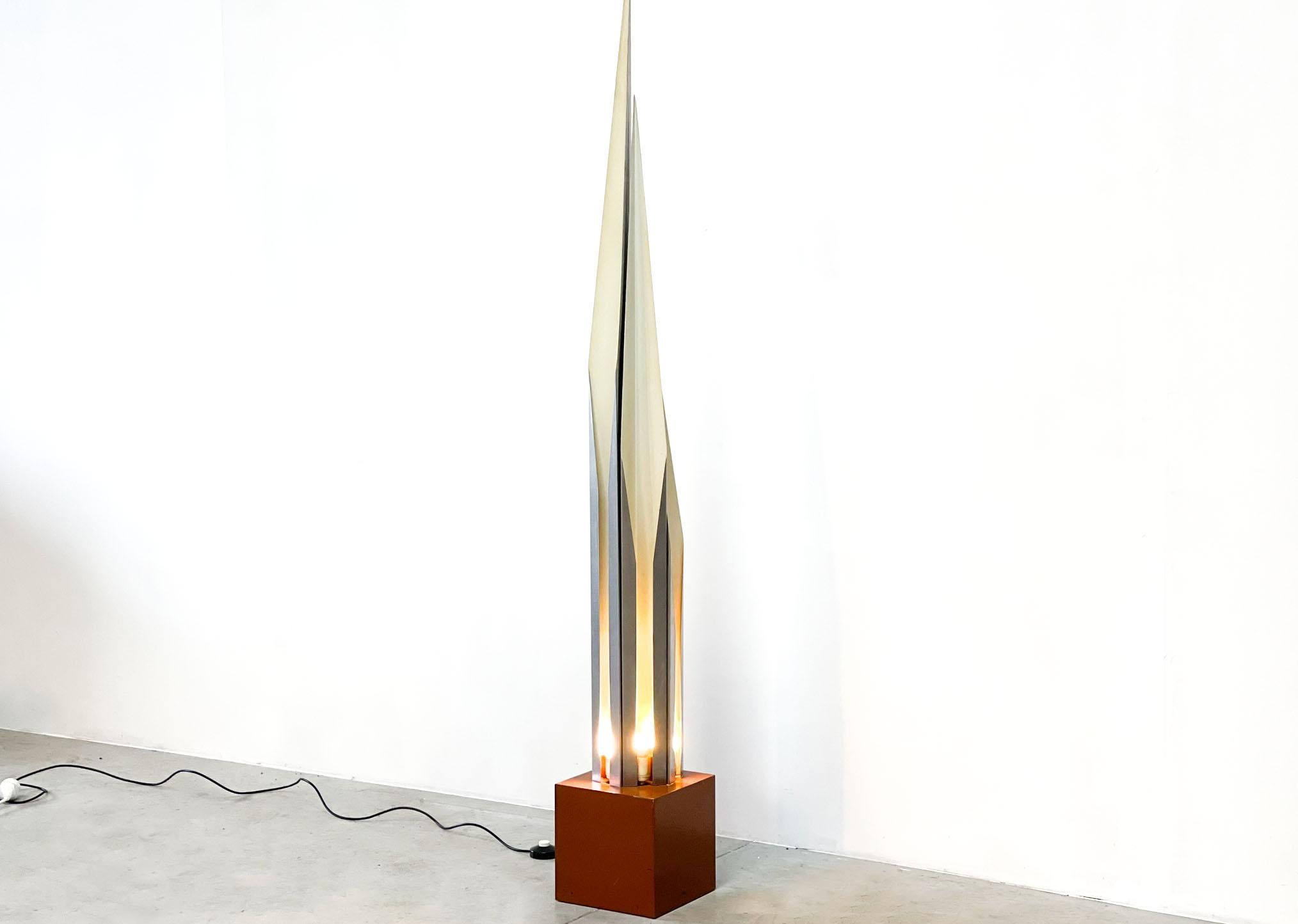 Late 20th Century Italian Sculptural Metal Floor Lamp Out of the 1970's