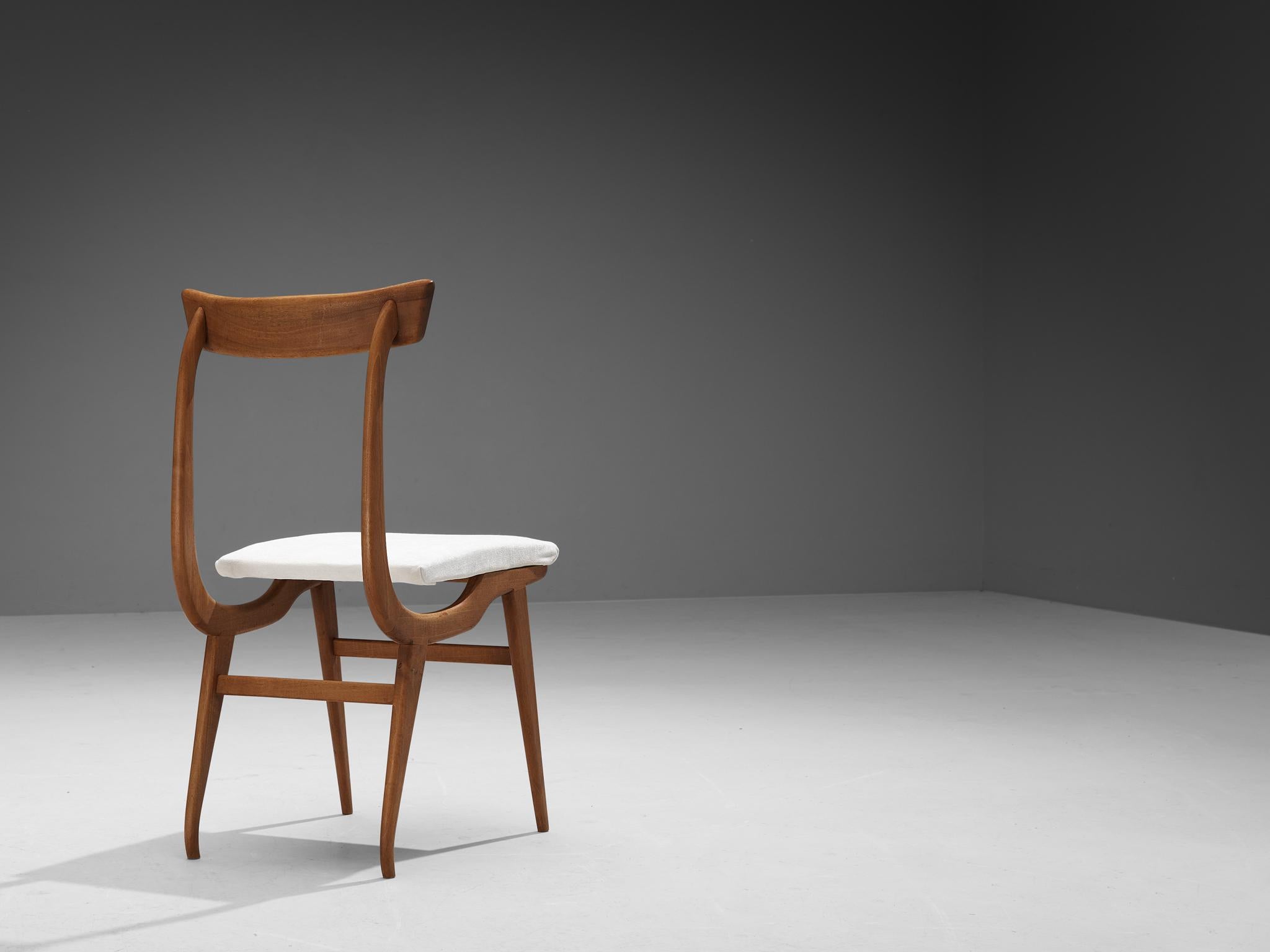 Italienisches skulpturales Set aus zwölf Esszimmerstühlen aus Nussbaumholz  im Angebot 5