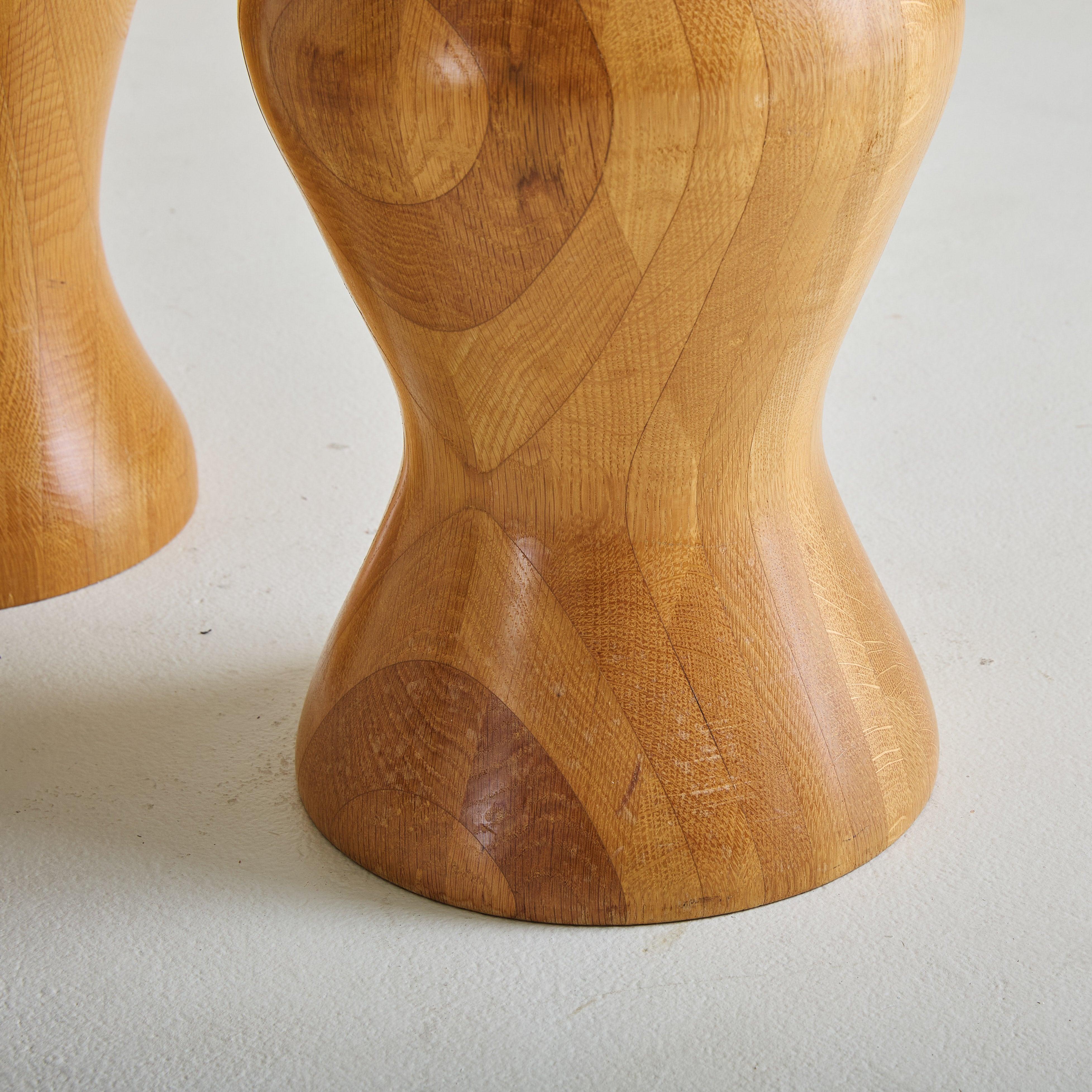 Table de salle à manger italienne sculpturale en bois avec plateau en verre, 1970 en vente 4