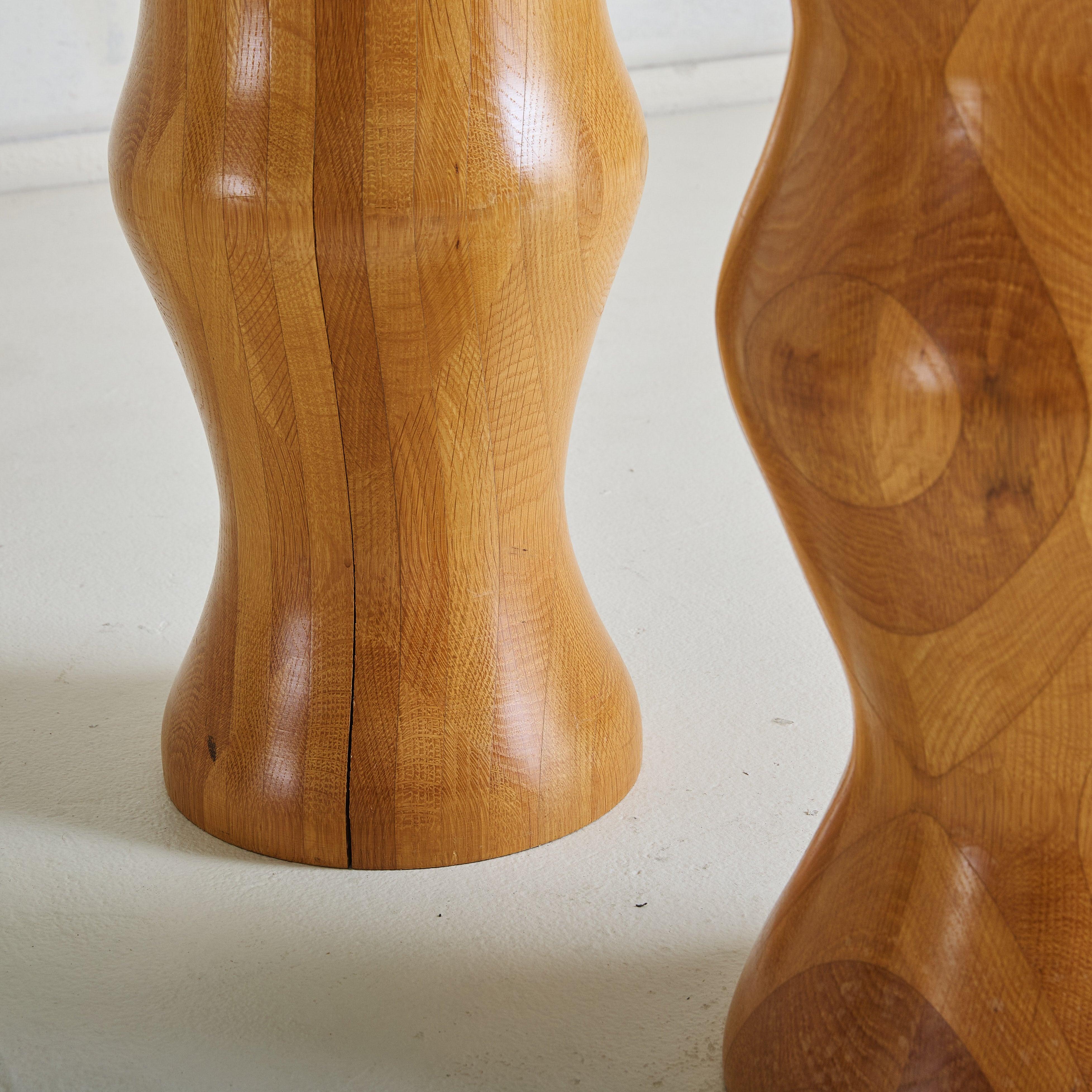 Table de salle à manger italienne sculpturale en bois avec plateau en verre, 1970 en vente 3