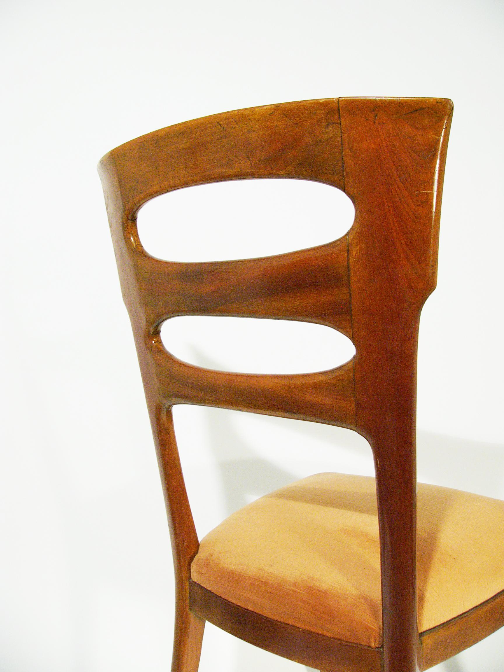 Hand-Carved Italian Sculptural Wooden and Pink Velvet Dining Chairs, 1940s, Set of 4 For Sale