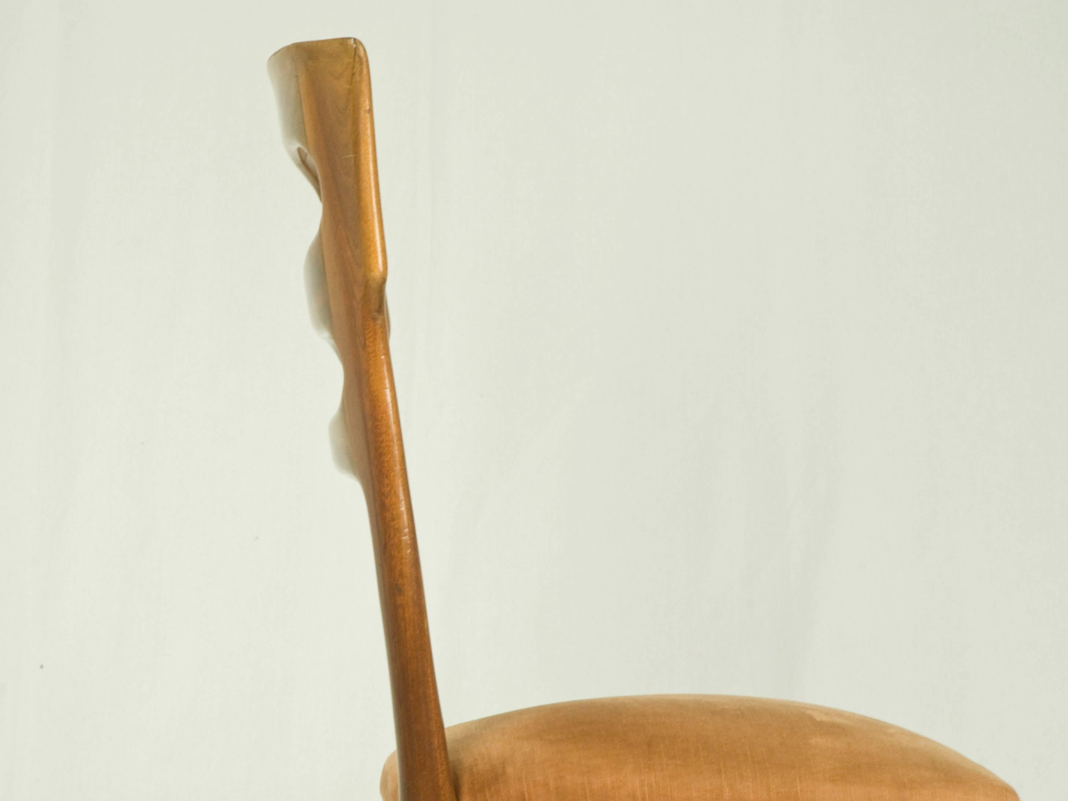 Italian Sculptural Wooden and Pink Velvet Dining Chairs, 1940s, Set of 4 For Sale 2