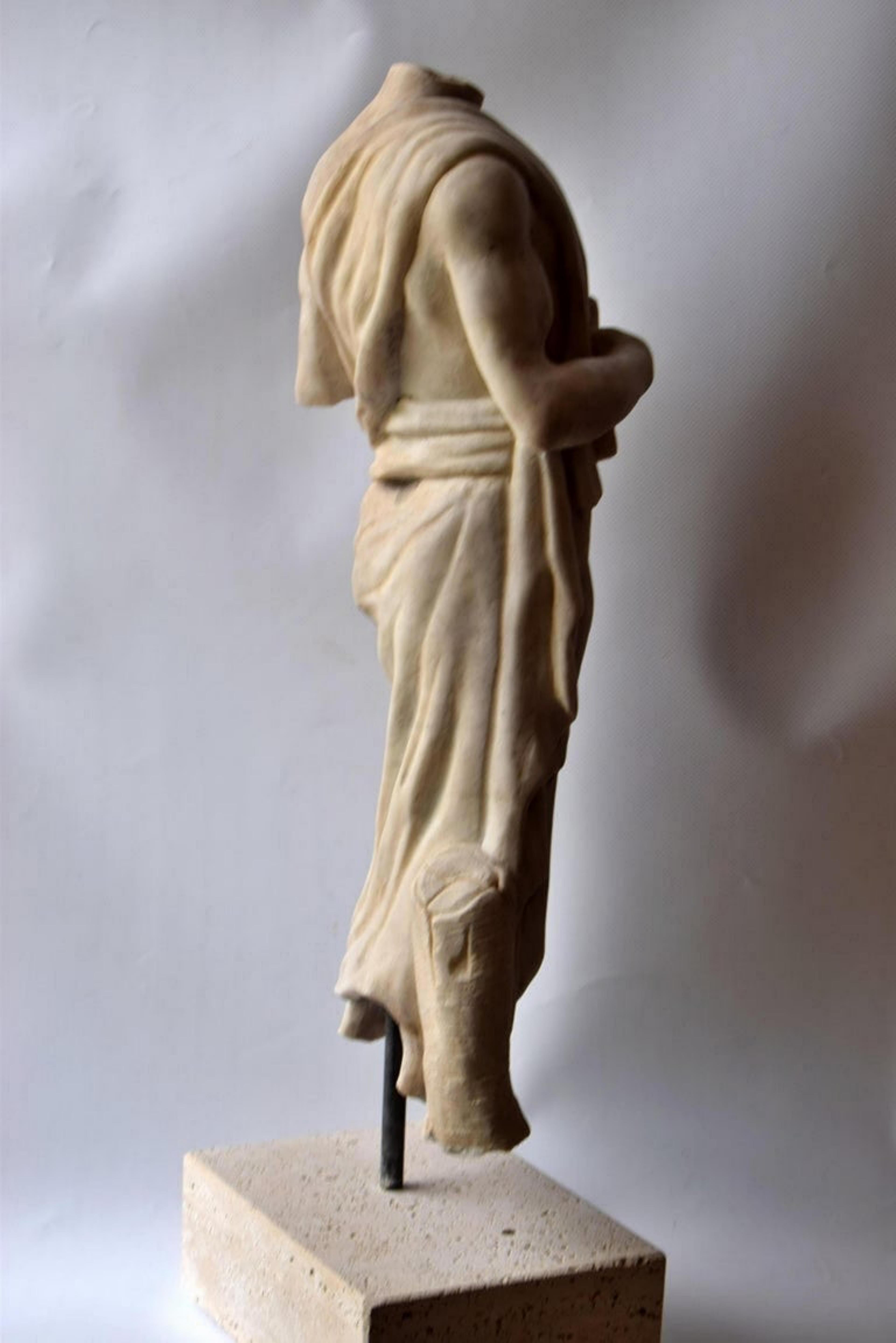 Fait main Sculpture italienne « Esculapio Acefalo » en marbre de Carrare, début du 20e siècle en vente