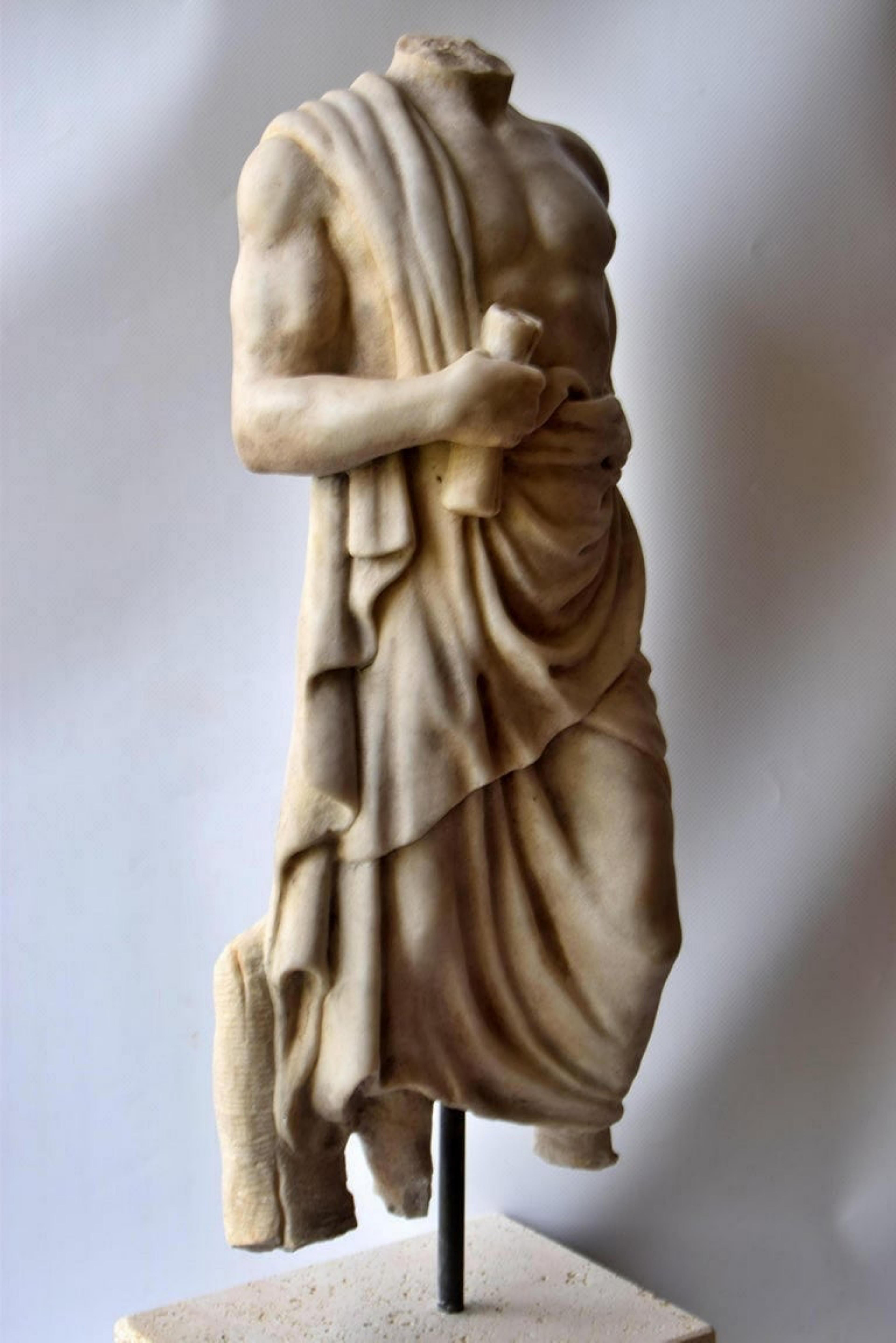 20ième siècle Sculpture italienne « Esculapio Acefalo » en marbre de Carrare, début du 20e siècle en vente