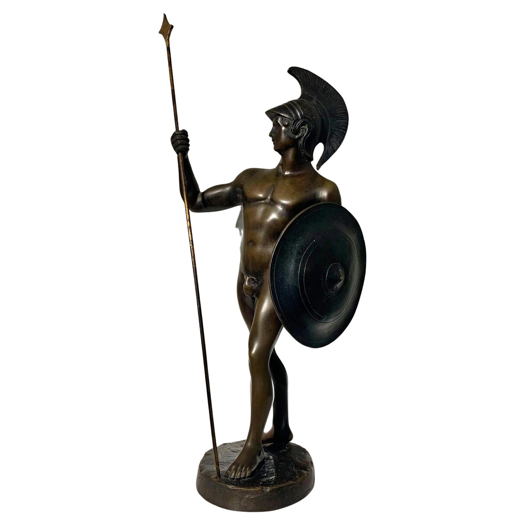 Sculpture italienne : Un guerrier grec avec une lance et un bouclier Bronze du 19me sicle en vente