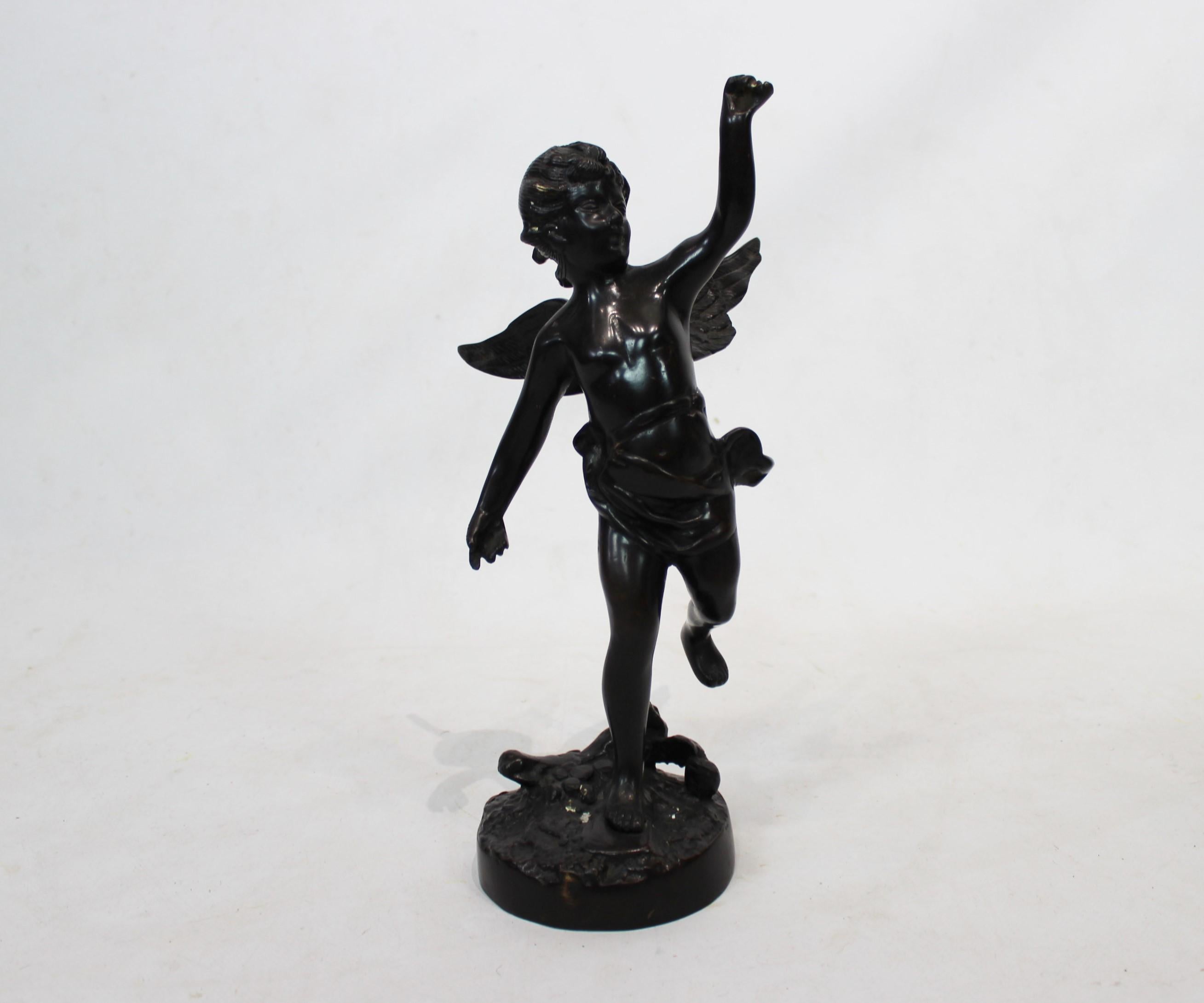 The Italian sculpture from the 1930s, crafted in patinated bronze, captures the ethereal beauty and grace of an angelic motif. Characterized by exquisite craftsmanship and meticulous attention to detail, this sculpture exemplifies the artistic