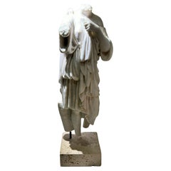 Italienische Skulptur „Venus Gabi“ Kopffreier Torso aus Carrara-Marmor des frühen 20. Jahrhunderts