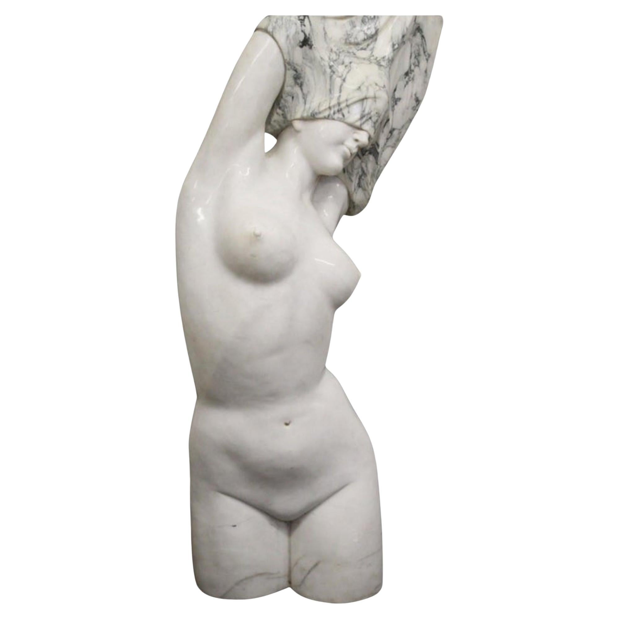 Escultura Italiana "Mujer Desnuda" Mármol de Carrara Siglo XX