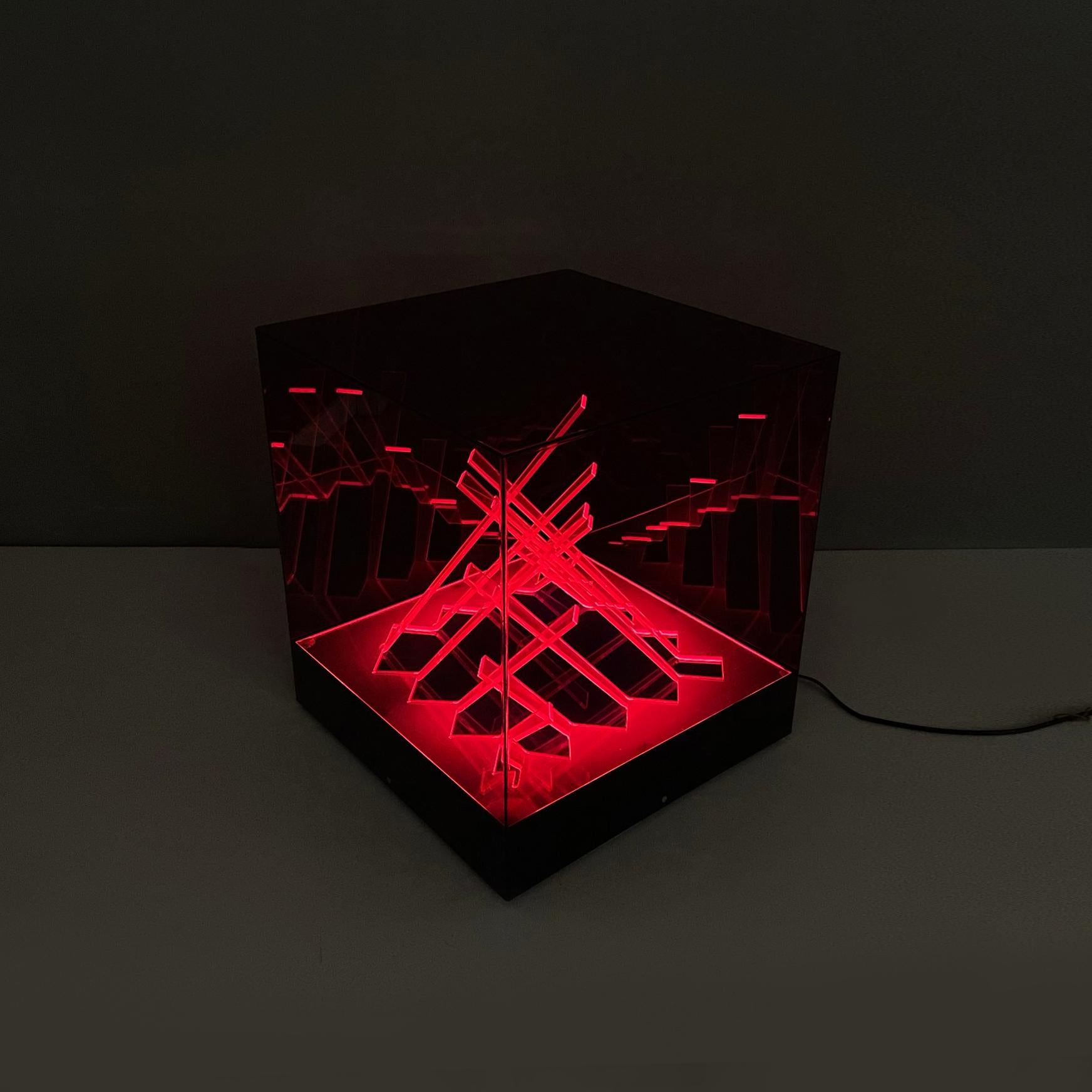 Italian Modern Sculture Table lamp Cubo di Teo by Rivière Arte Industria Lissone, 1970s
Table lamp mod. Cubo di Teo in red acrylic glass. This cubic sculpture has a series of curved and intertwined rectangles inside. Below is the light source that