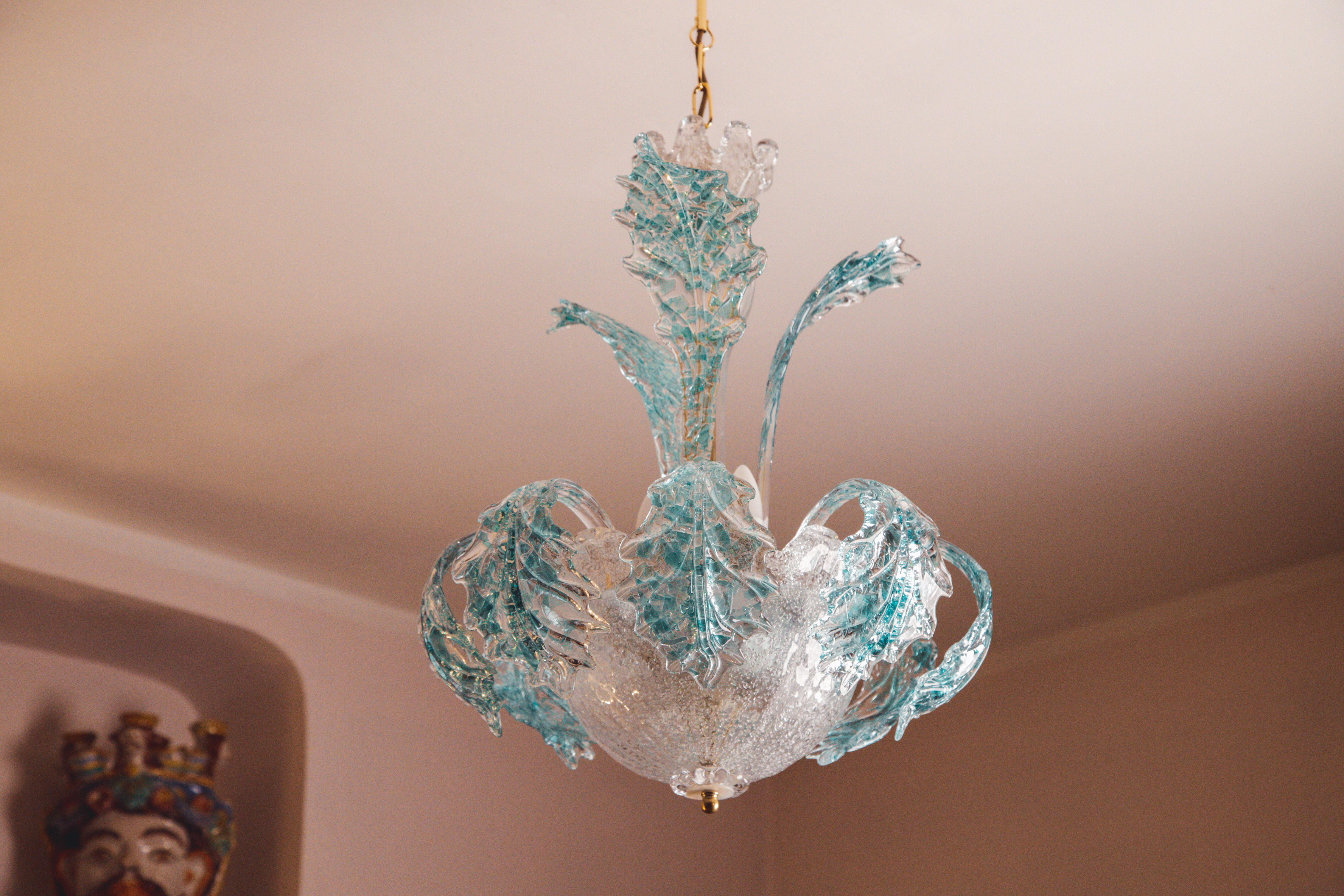Stunning Murano chandelier with blue grained glass.
The chandelier mounts 5 light points with e14 socket, three light points go upwards, two downwards, this gives the chandelier a strong luminosity.
The chandelier is 90 centimetres high with the