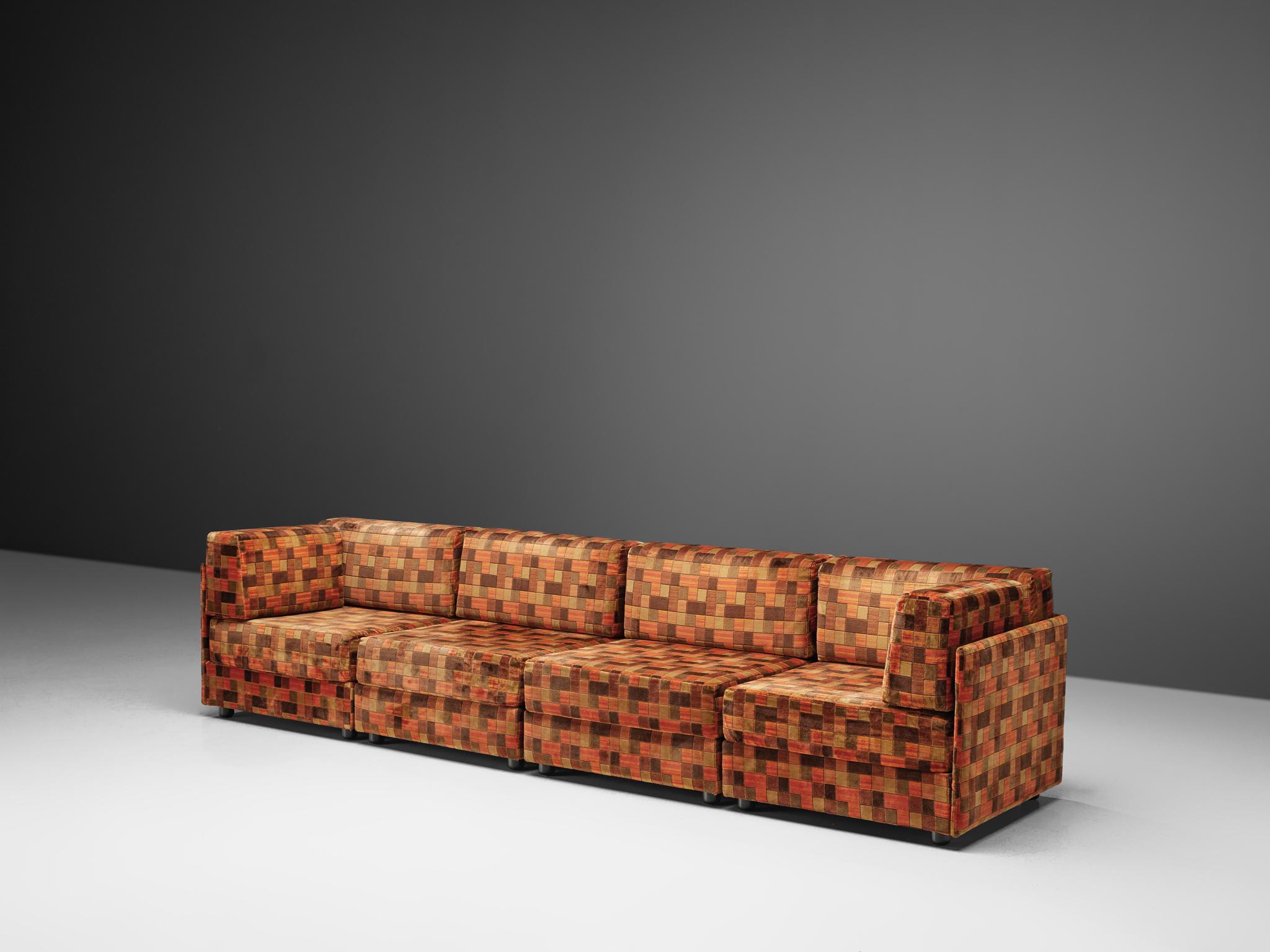 Sectional sofa, orange/brown fabric, Italy, 1970s.

This large sectional sofa contains two corner elements and two straight elements, this makes it possible to arrange this sofa to your own wishes. The design is simplistic and angular, yet very