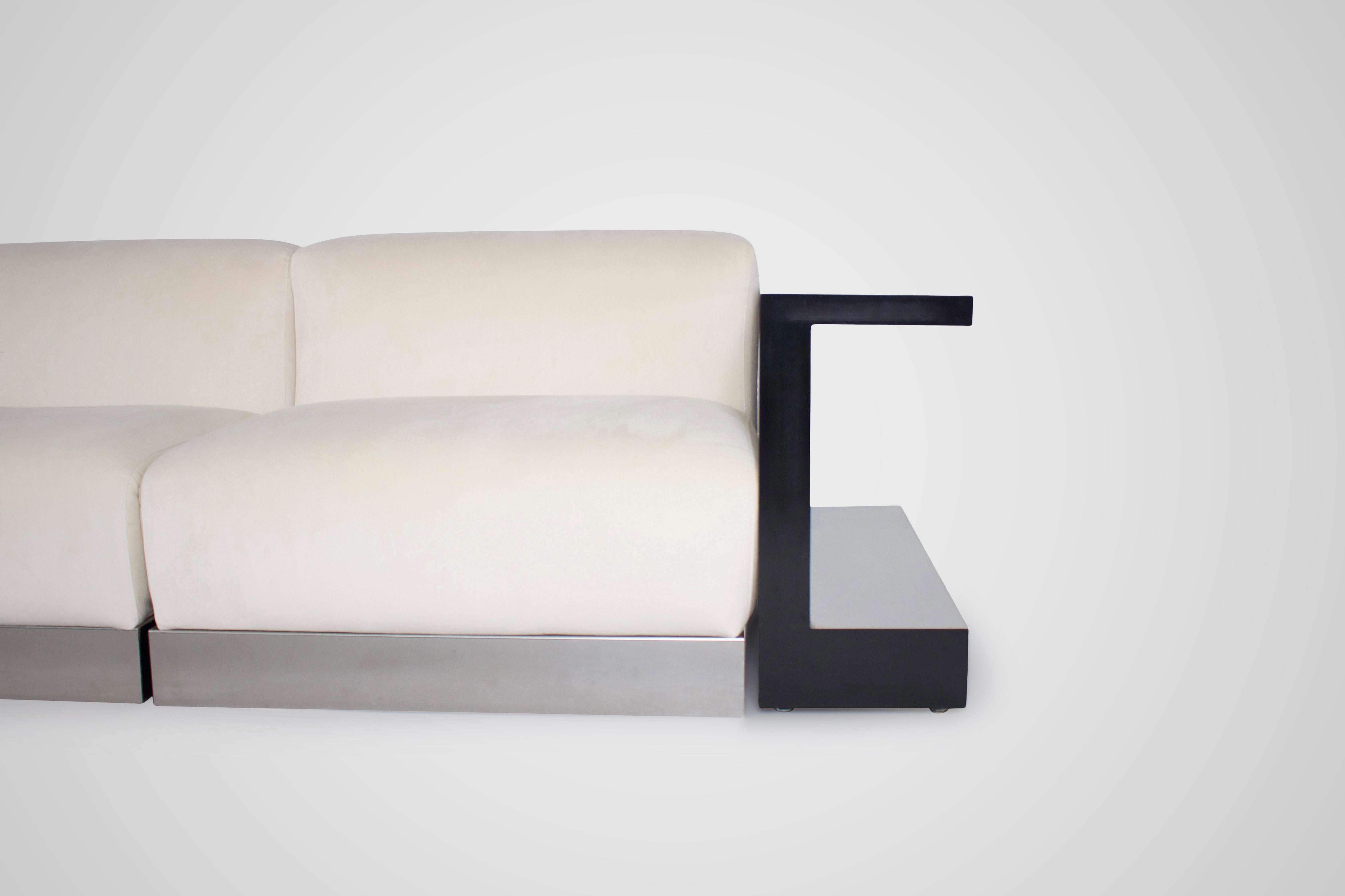 20ième siècle Canapé sectionnel italien en acier poli et velours par Cassina, 1970