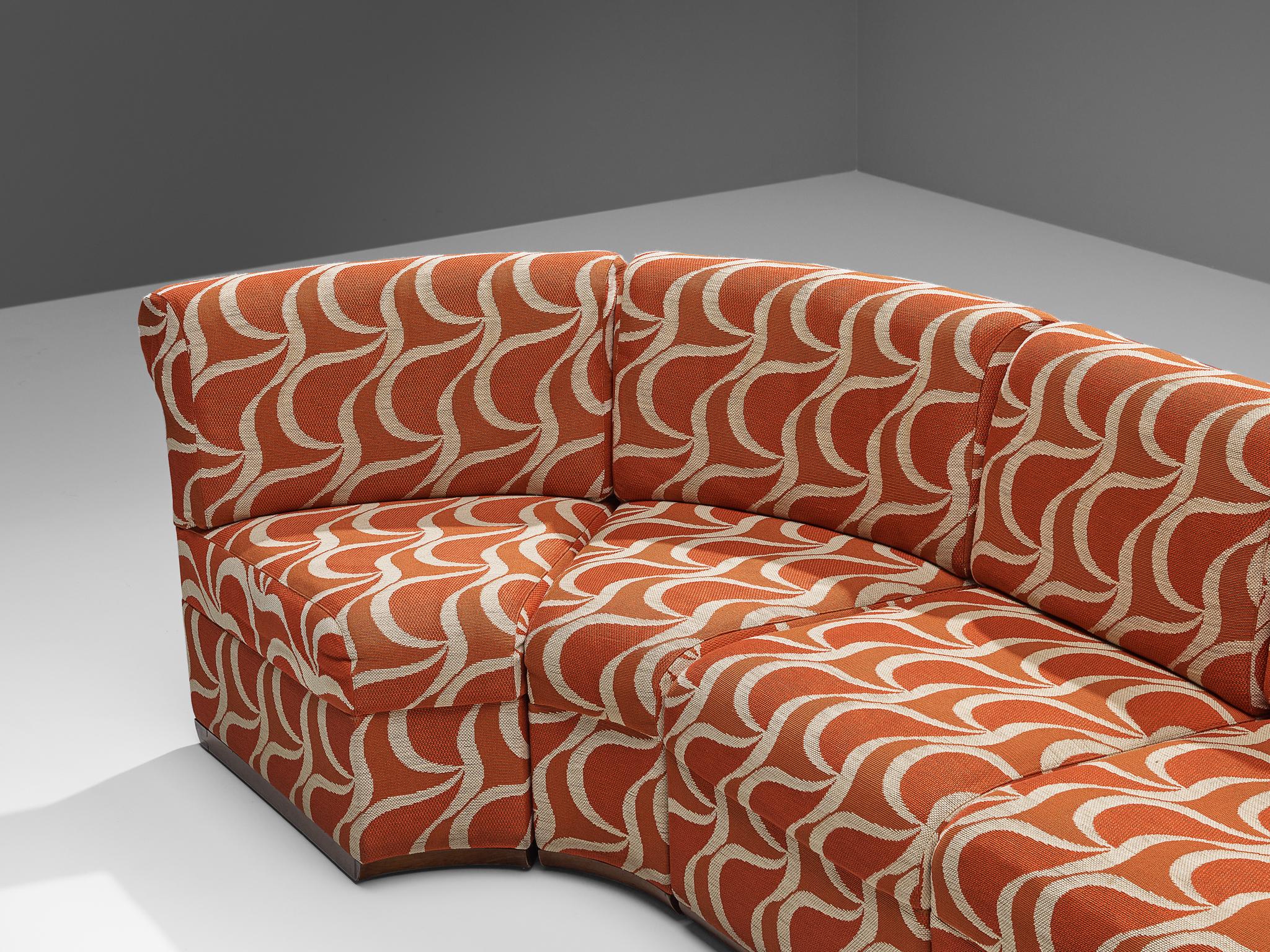 Italian Sectional Sofa in Red Orange Patterned Upholstery  In Good Condition For Sale In Waalwijk, NL