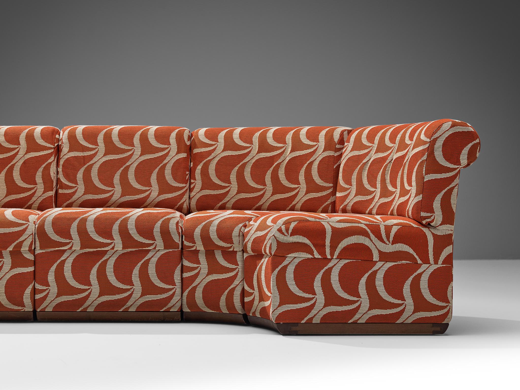 Italian Sectional Sofa in Red Orange Patterned Upholstery In Good Condition In Waalwijk, NL