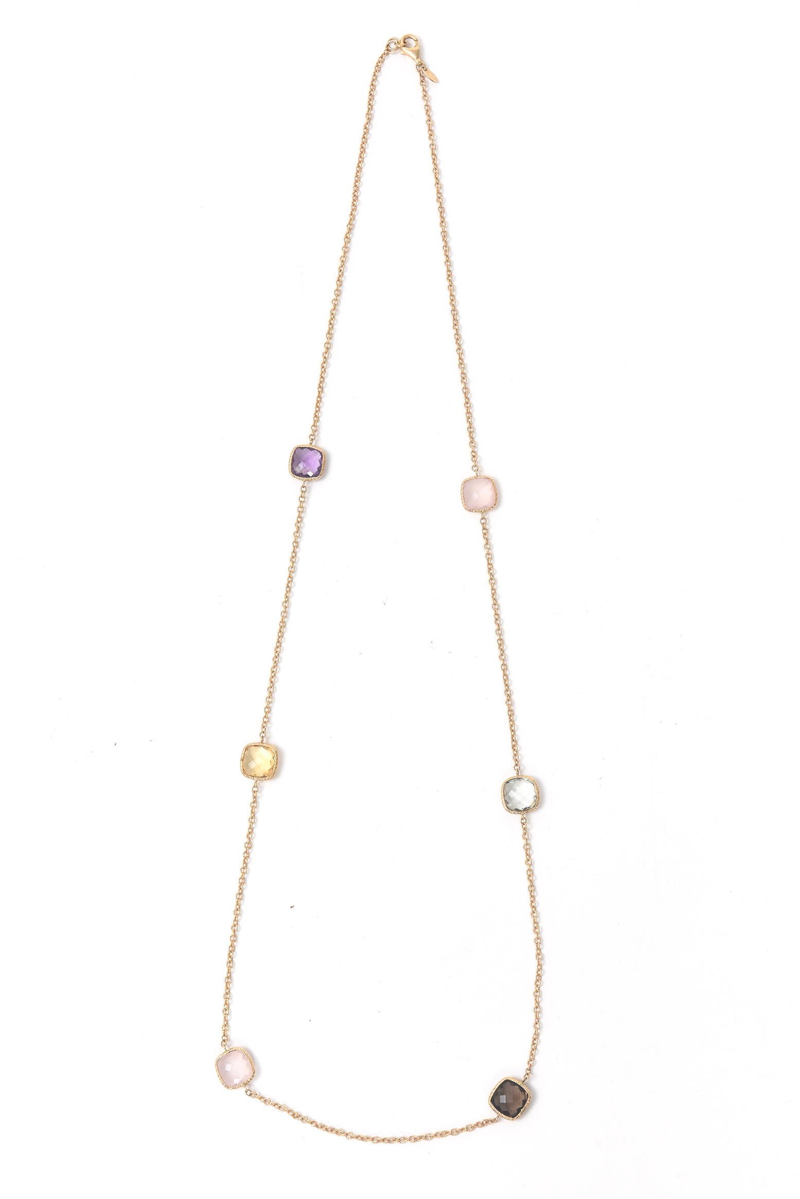 Fein gearbeitete italienische 14k Gelbgold und Halbedelstein Suite mit:
Ein Paar baumelnde Tropfenohrringe mit einem goldenen Ring oben und einem kissenförmigen, facettierten Rosenquarz und dann einem Amethysttropfen. Sie haben einen Pfosten zurück