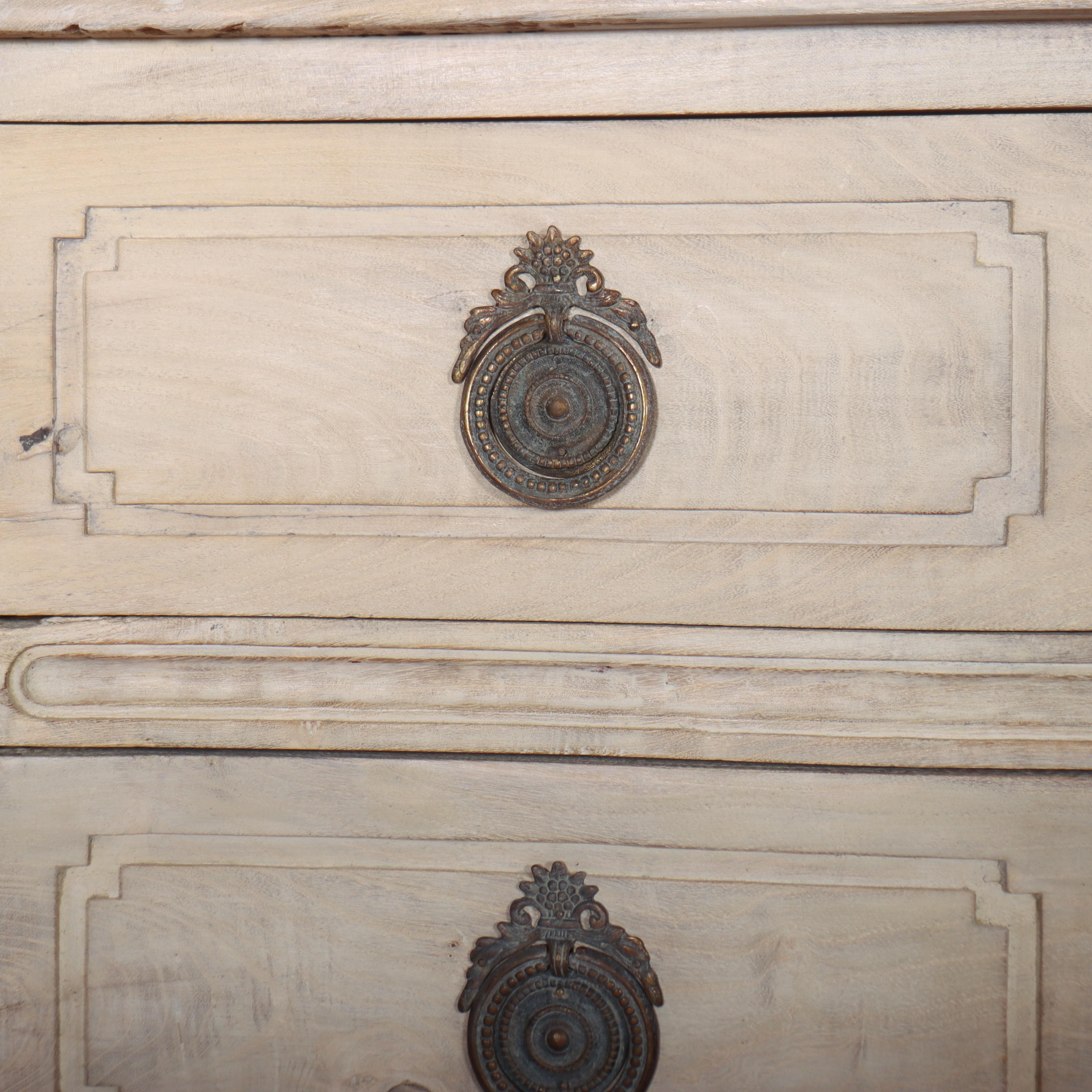 Italienische Serpentinenfrontkommode im Angebot 1